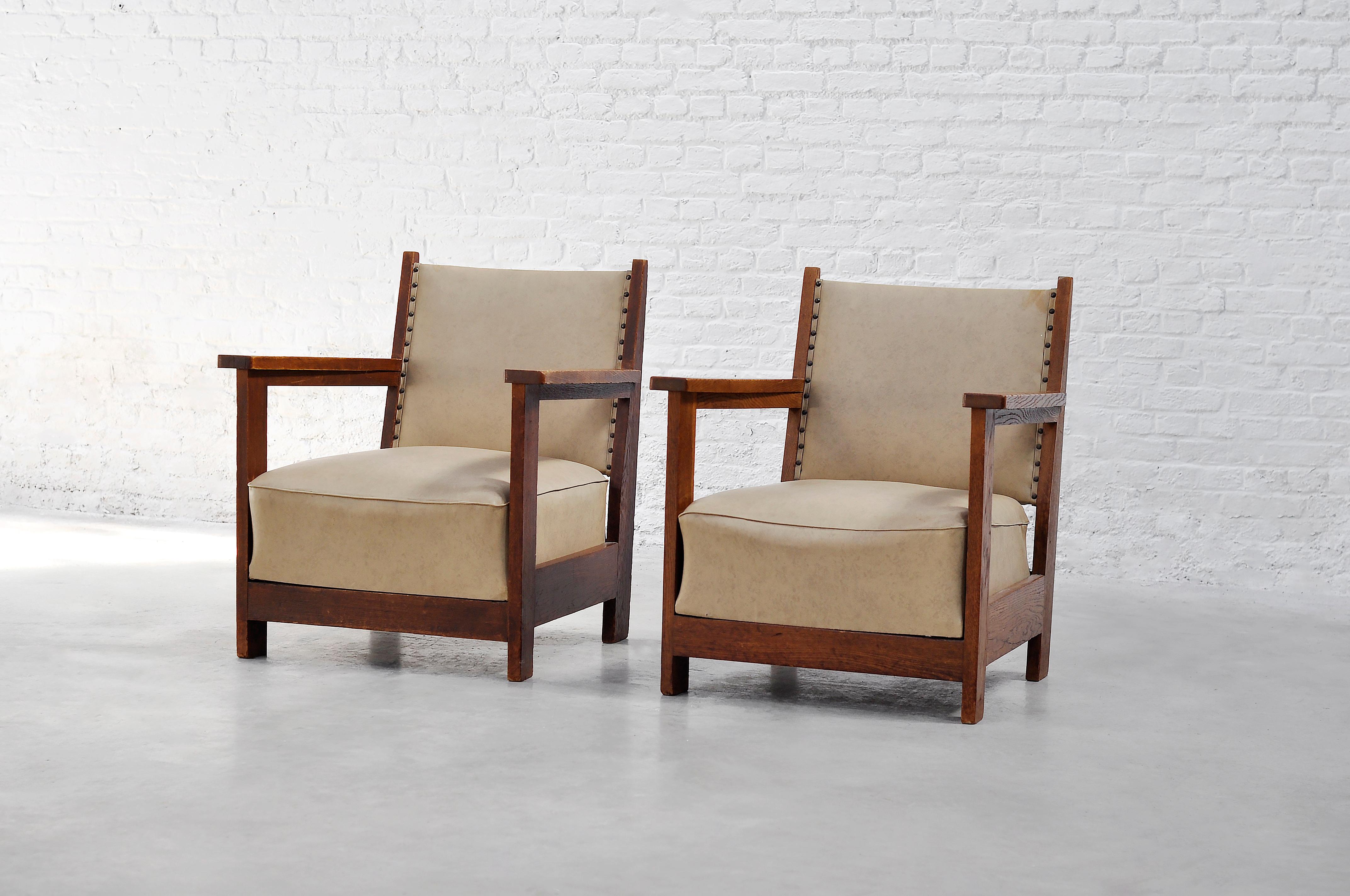 Pair of Dutch Art Deco Lounge Chairs in Oak and Leather, 1930s 1