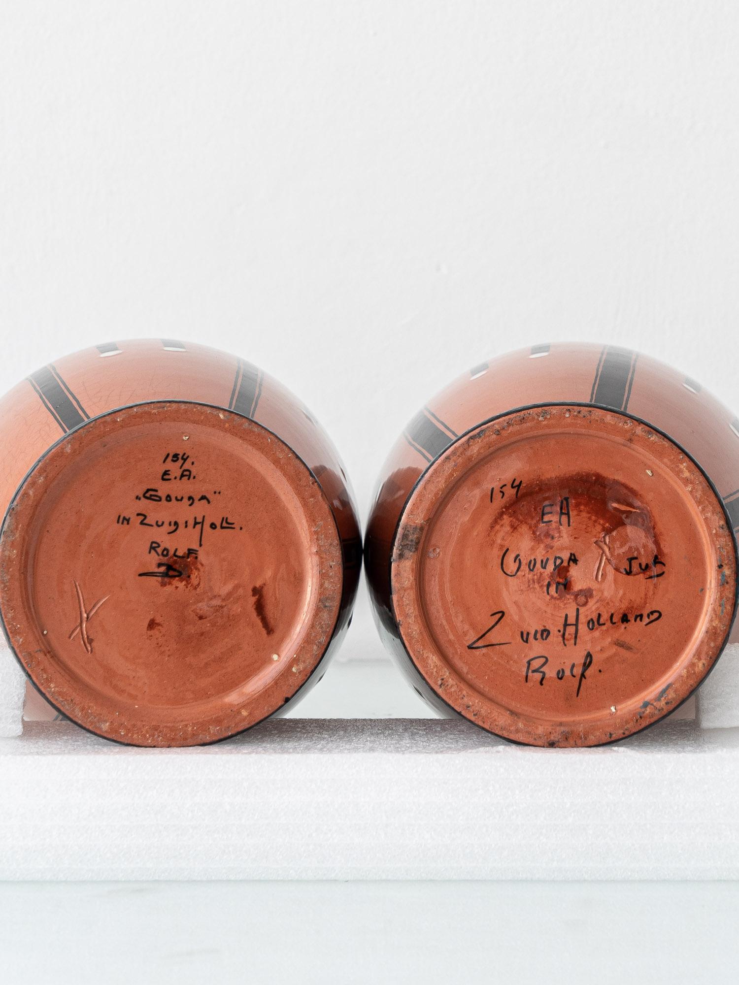 Pareja de Jarrones Art Decó Holandeses, Cerámica Estilo Gouda Pintada a Mano con Esmalte Atrevido en venta 1