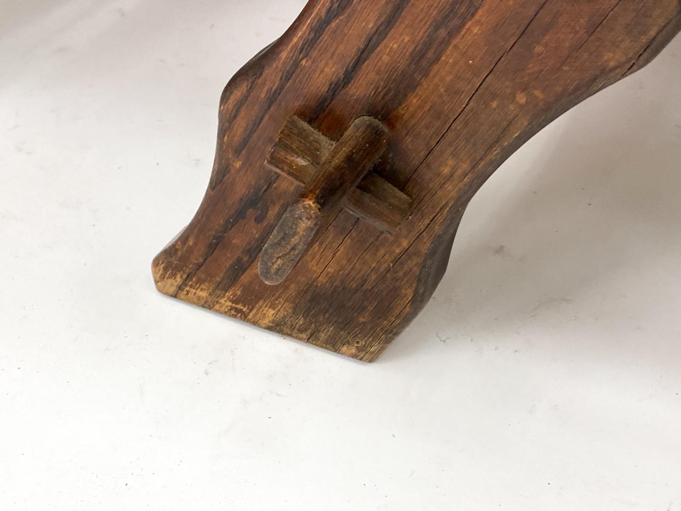 Paire de chaises de cheminée néerlandaises AWA Almelo et tables d'appoint brutalistes des années 1970 en vente 4