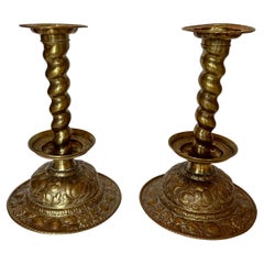 Paar niederländische Kerzenständer aus Messing, neunzehnten Jahrhundert oder früher