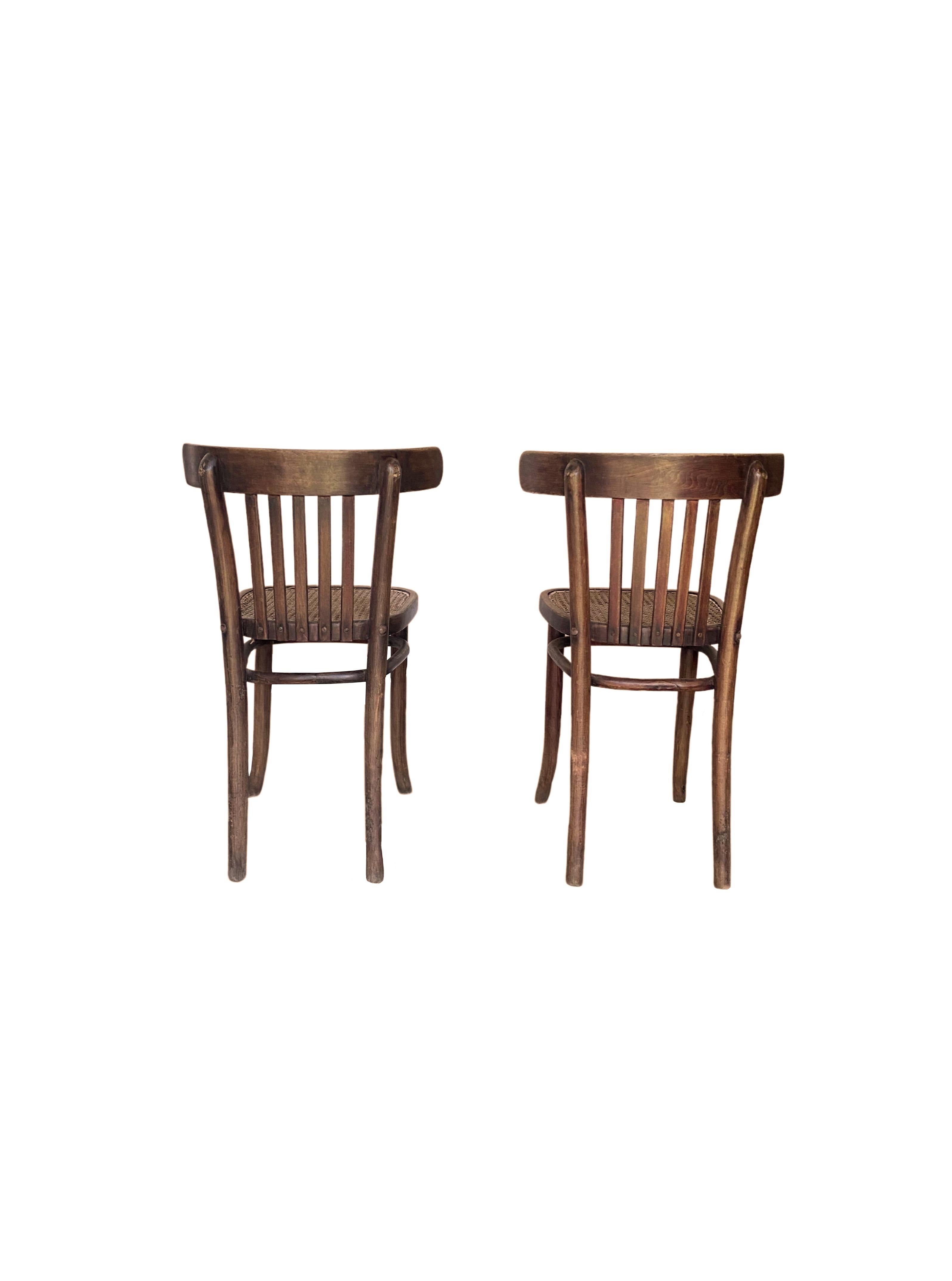 Pair of Dutch Colonial Plantation Chairs from Java, Indonesia c. 1900 In Good Condition For Sale In Jimbaran, Bali