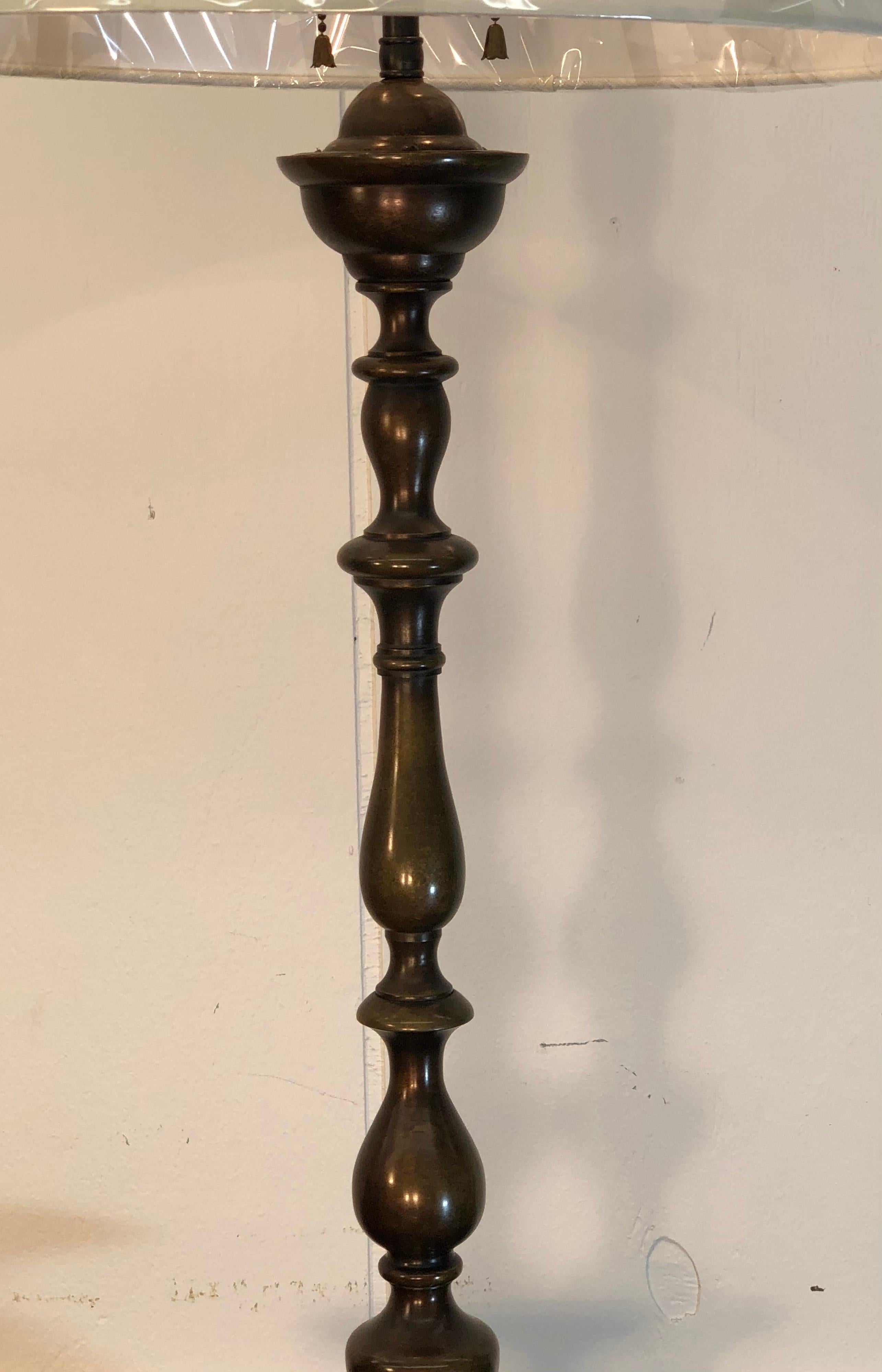 American Pair of Dutch Colonial Style Bronze Lamps, Early 20th Century For Sale