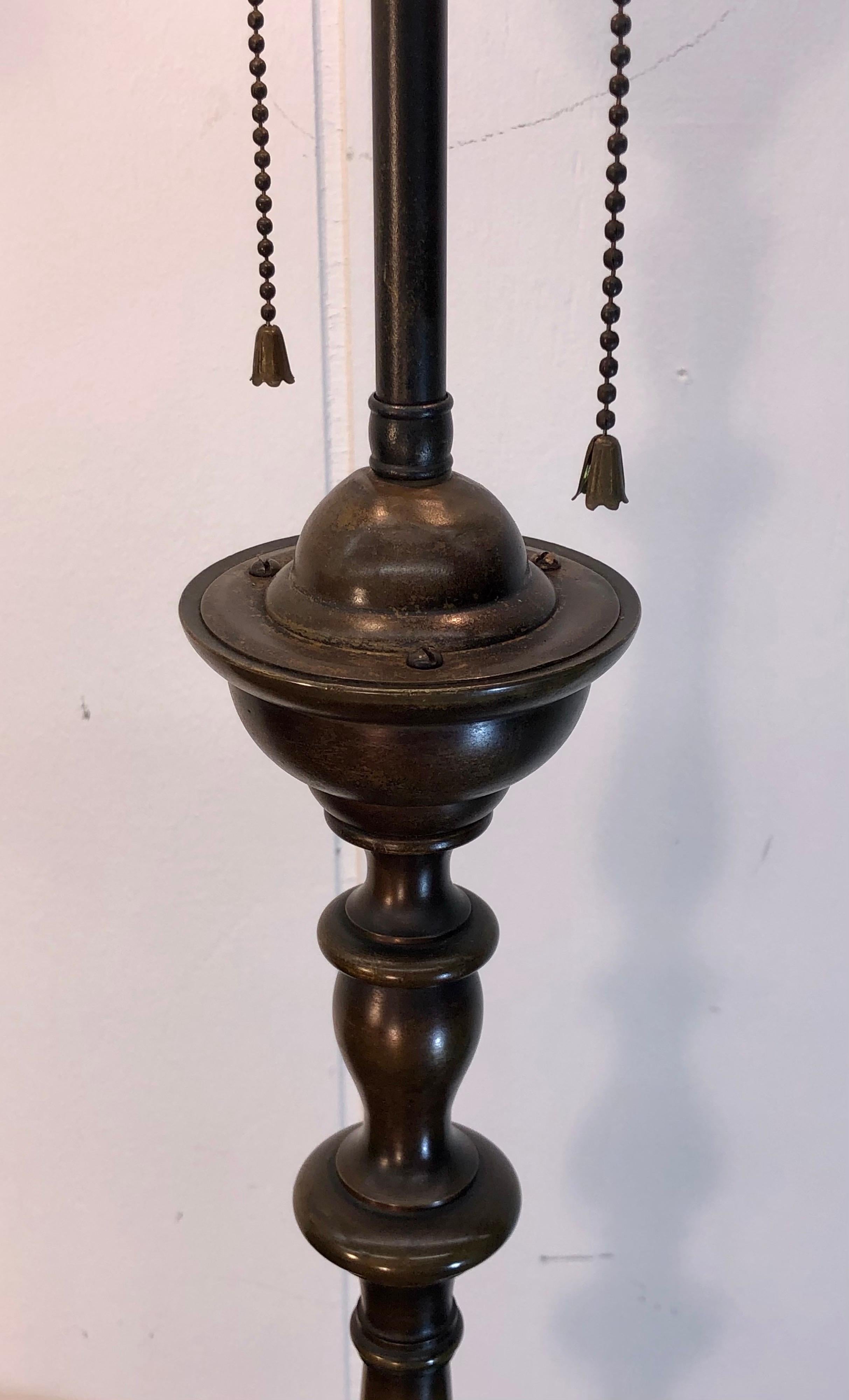 Paar Bronzelampen im niederländischen Kolonialstil, frühes 20. Jahrhundert 3