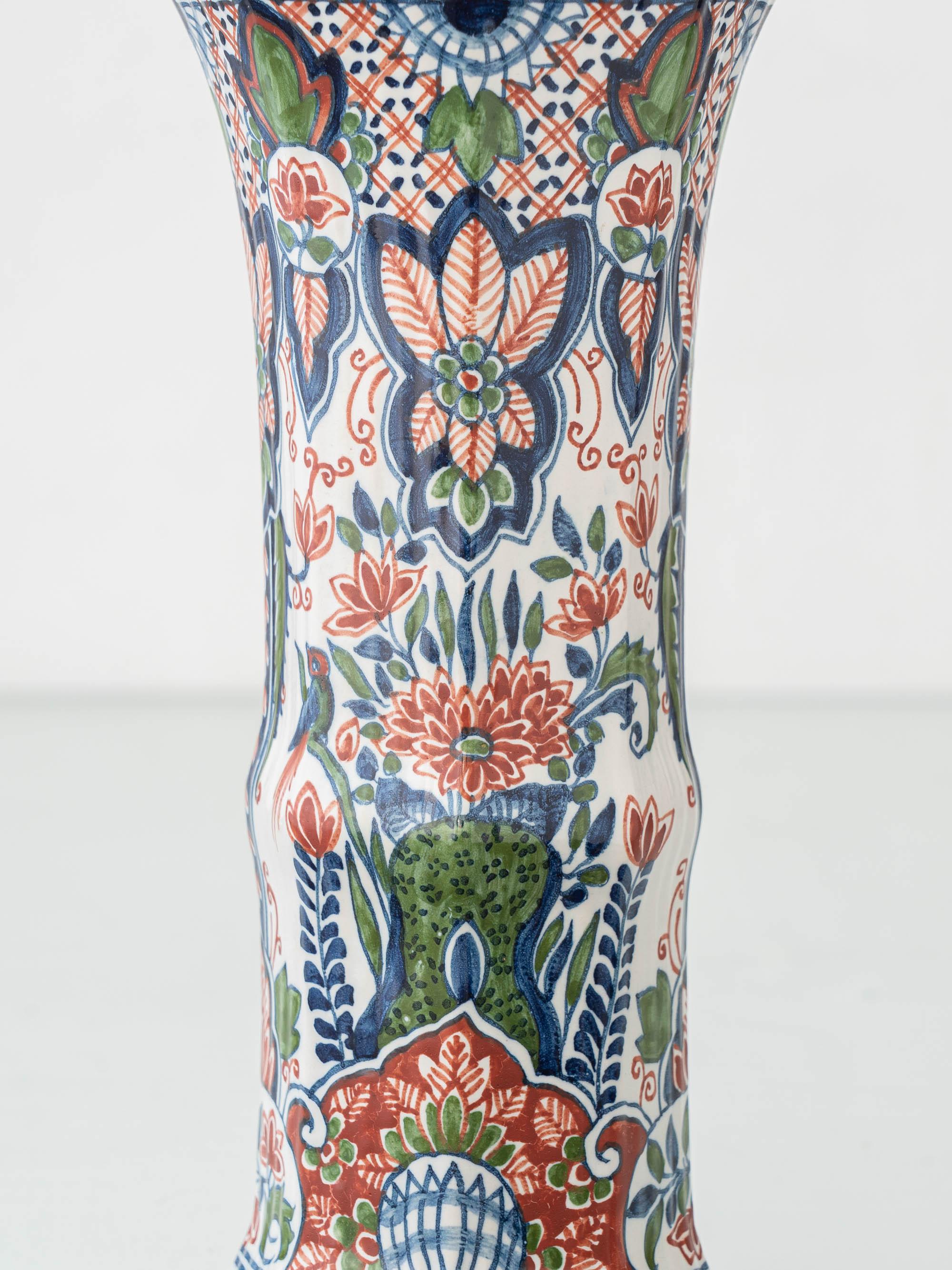 Pair of Dutch Delft Makkum Ceramic Table Lamps, New Olive Green Velvet Shades Chinoiserie en venta