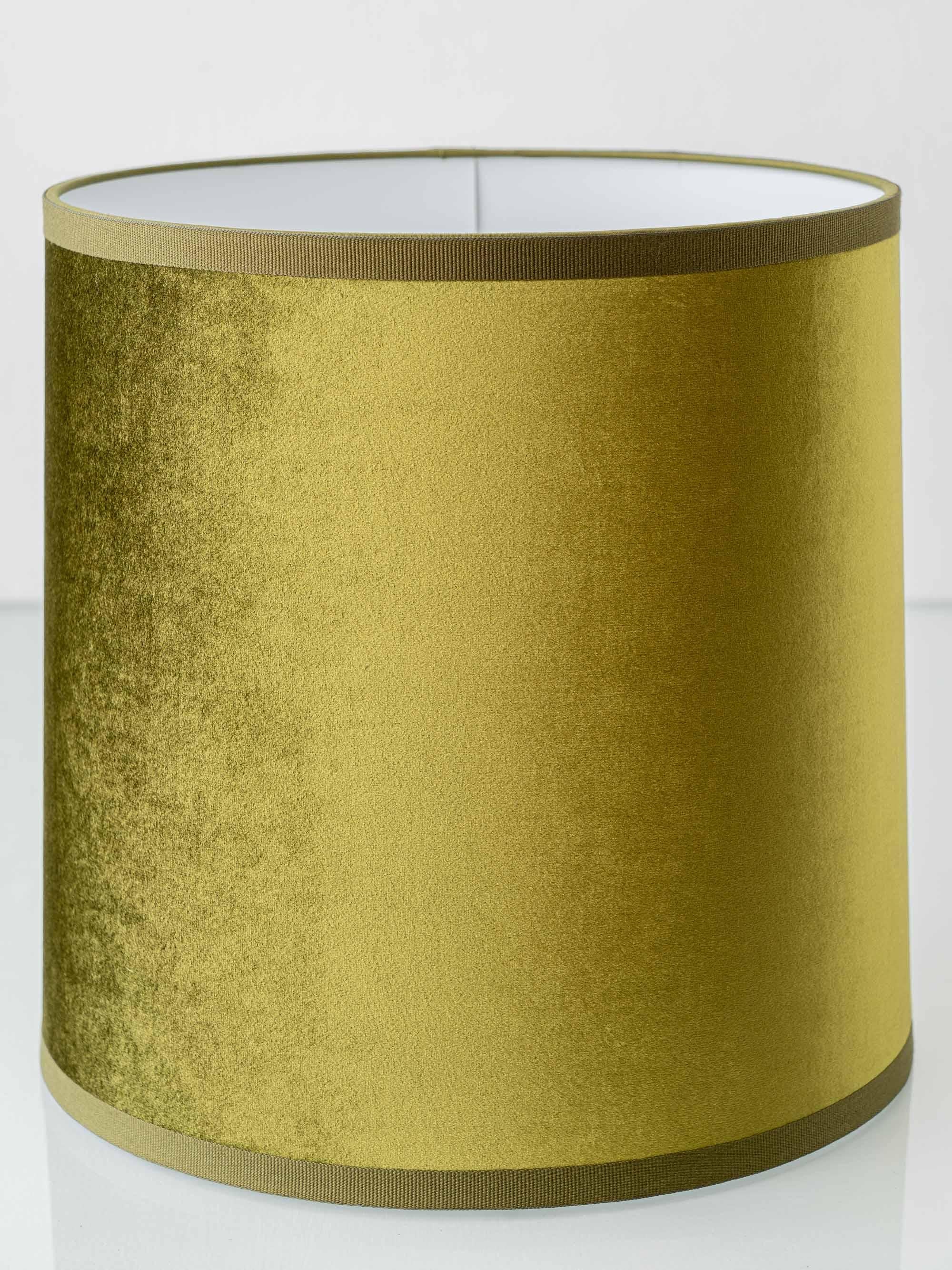 Pair of Dutch Delft Makkum Ceramic Table Lamps, New Olive Green Velvet Shades Latón en venta