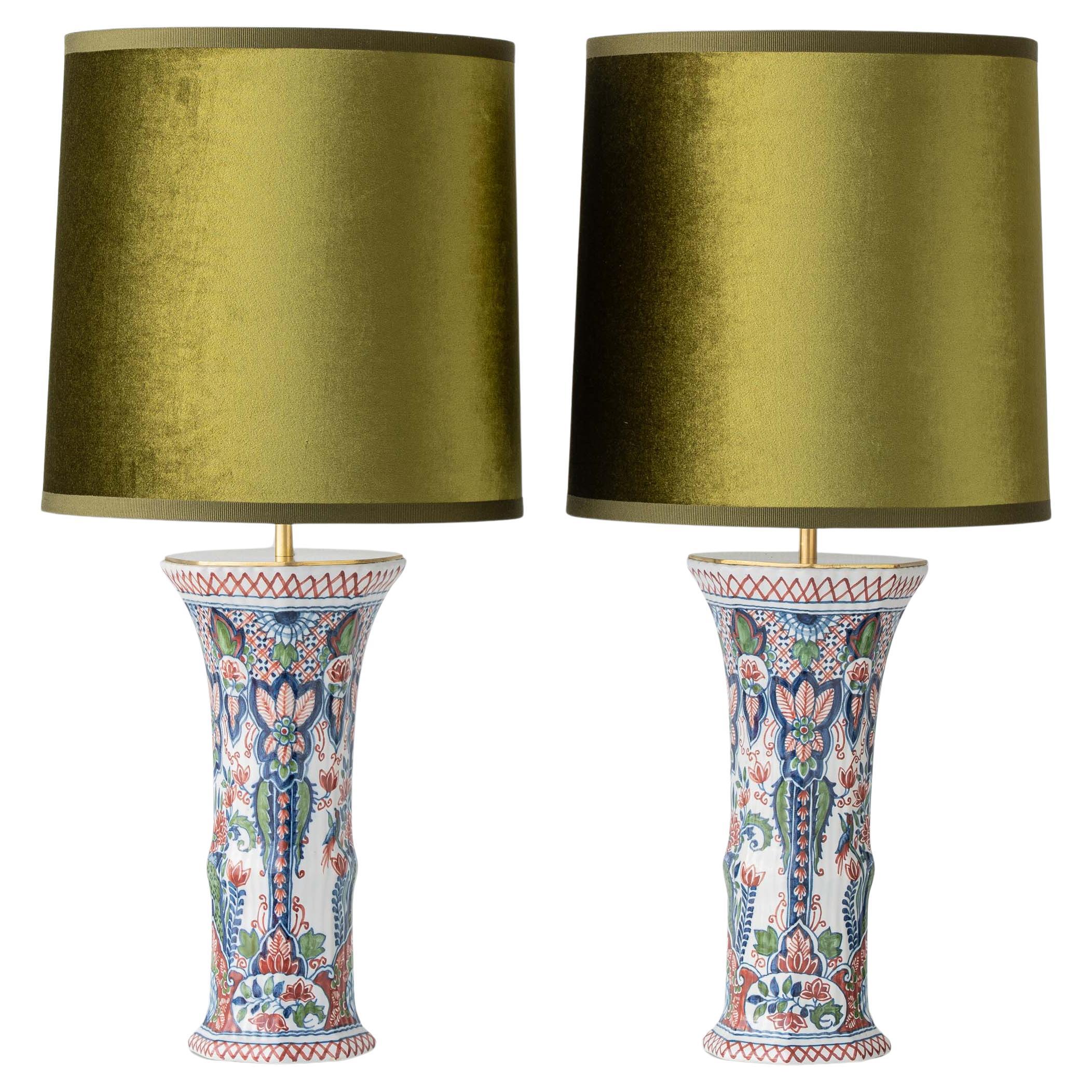 Pair of Dutch Delft Makkum Ceramic Table Lamps, New Olive Green Velvet Shades en venta