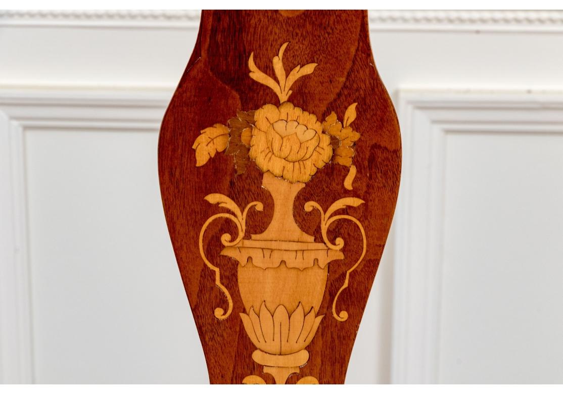 Intarsio Coppia di poltrone a crocchia di pastore olandesi intarsiate da restaurare in vendita