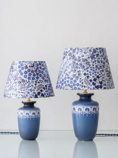 Coppia di lampade da tavolo olandesi in ceramica della metà del secolo scorso con paralumi New Liberty