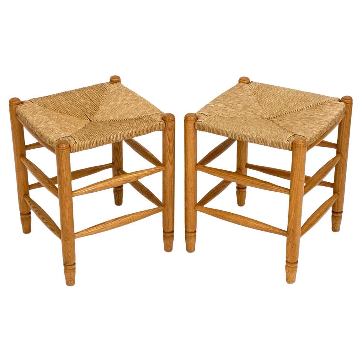 Pareja de taburetes holandeses de mediados de siglo de roble y junco Escandinavo moderno en venta