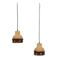 Paire de lampes suspendues hollandaises du milieu du siècle dernier en céramique bicolore avec découpes