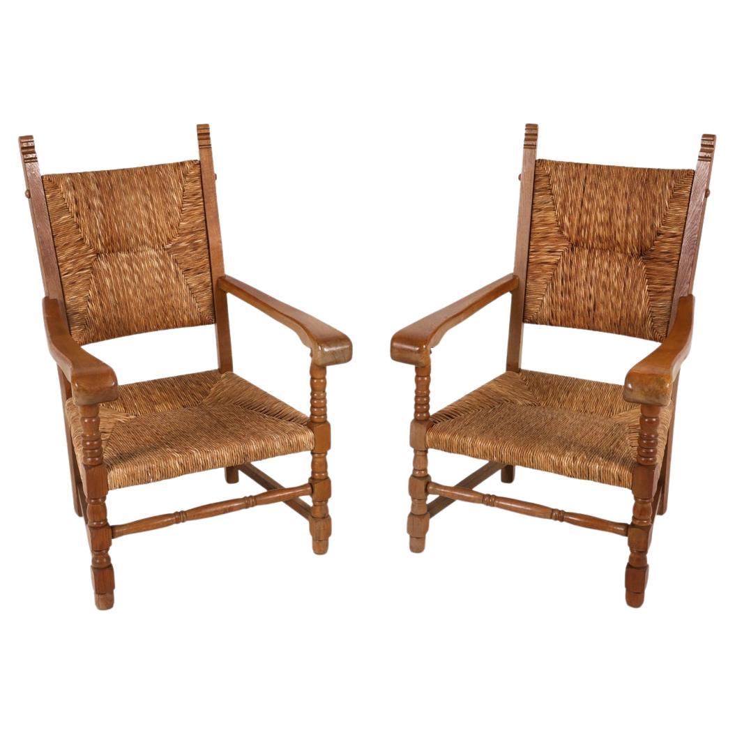Pareja de sillones de comedor de roble holandés y junco, circa años 50