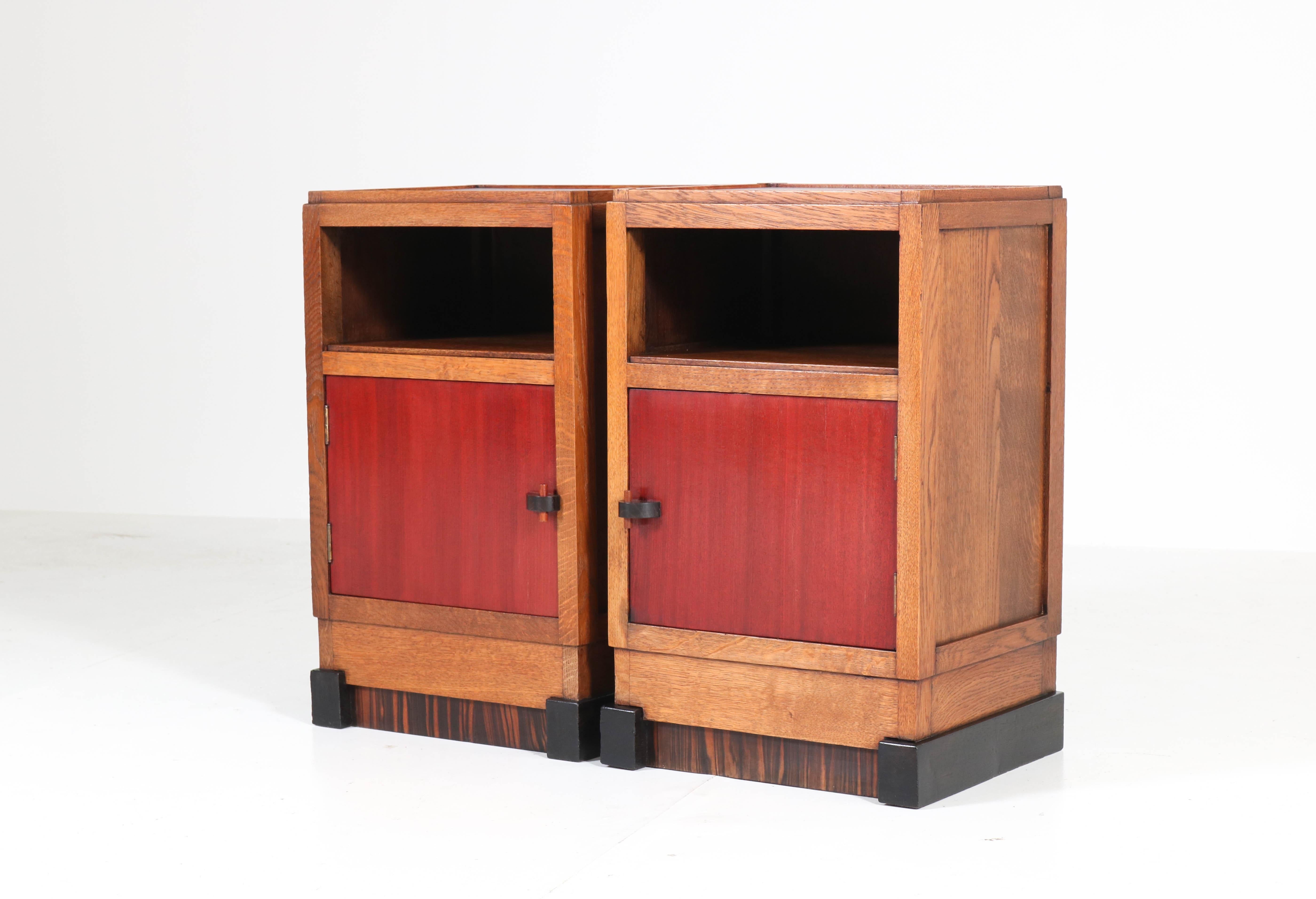 Wonderful and rare pair of Art Deco Haagse School night stands or bedside tables.
Design by J.J.Zijfers Amsterdam.
Striking Dutch design from the twenties.
Solid oak with solid ebony macassar handles and mahogany and ebony macassar veneer.
In very