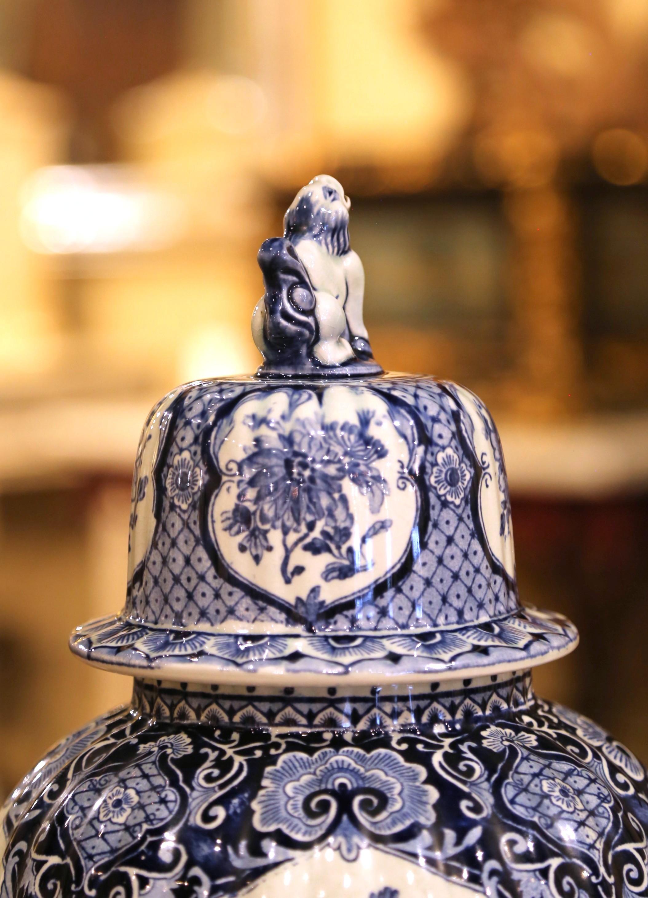 Pair of Dutch Painted Blue and White Faience Delft Ginger Jars Vases, Circa 1920 In Excellent Condition In Dallas, TX