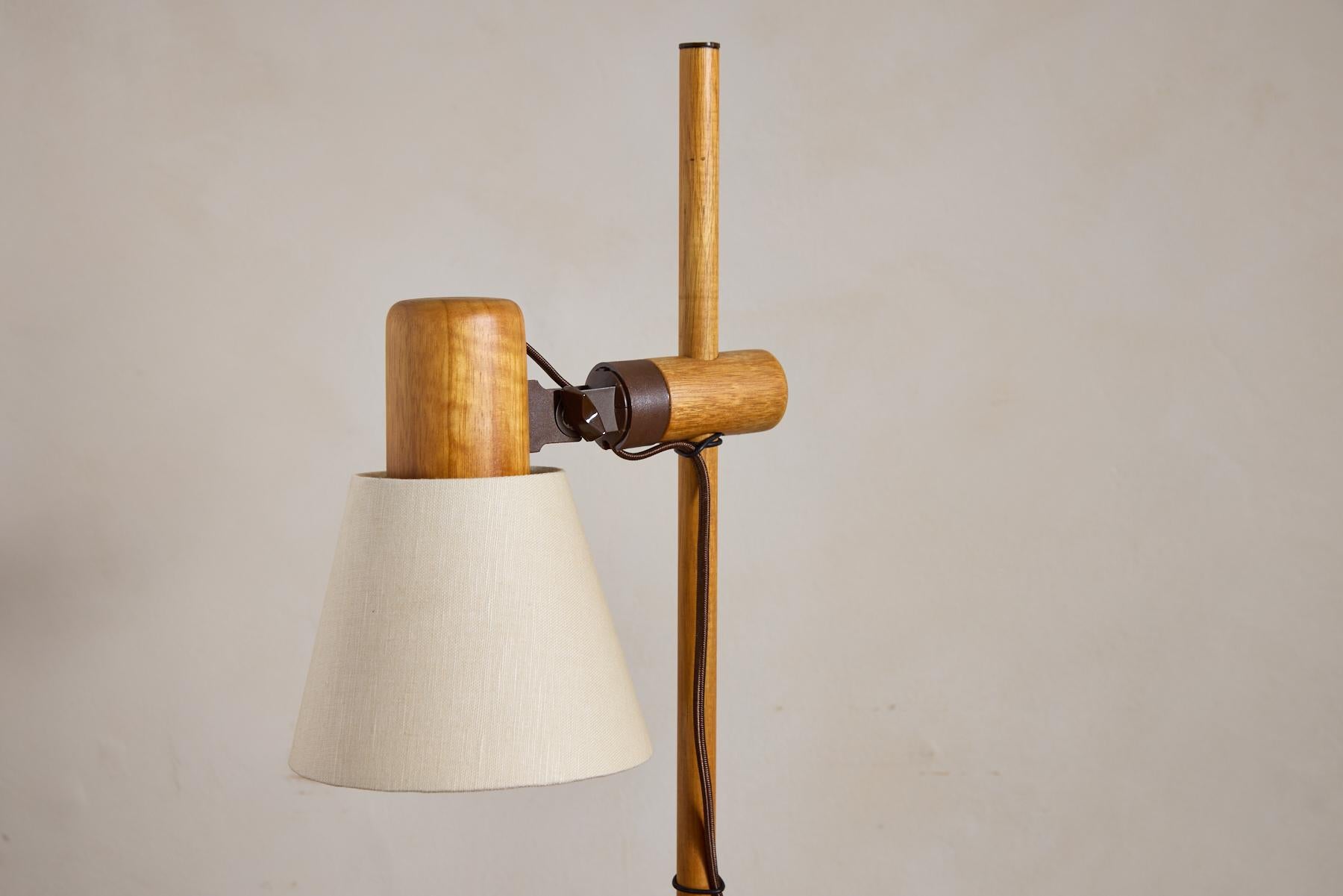 Paire de lampes de table réglables en pin hollandais en vente 4