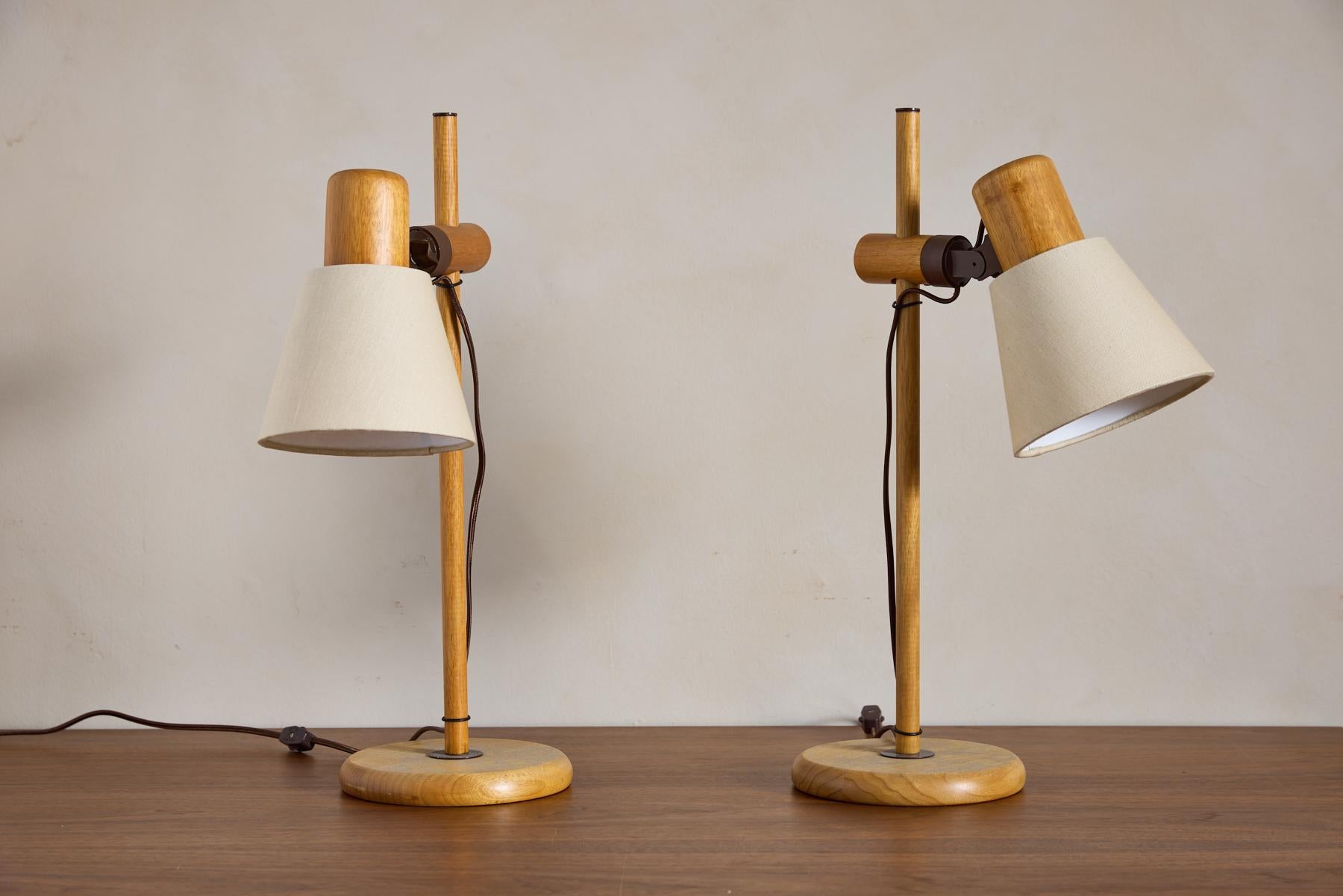 Paire de lampes de table réglables en pin hollandais en vente 8