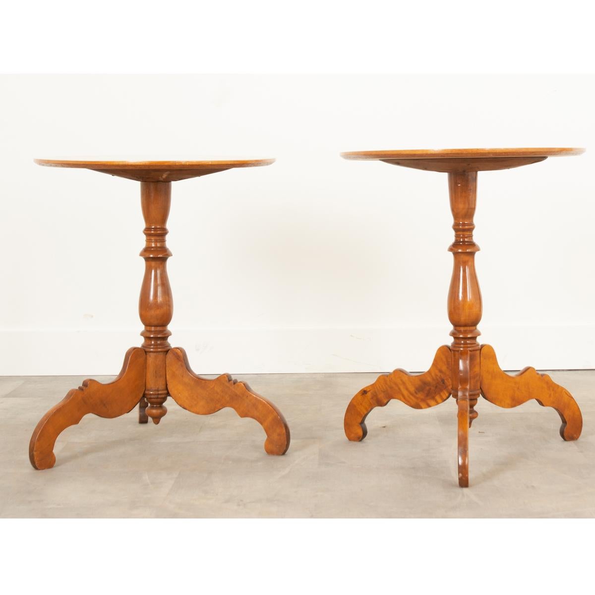 Wood Pair of Dutch Satinwood Oval Tables For Sale
