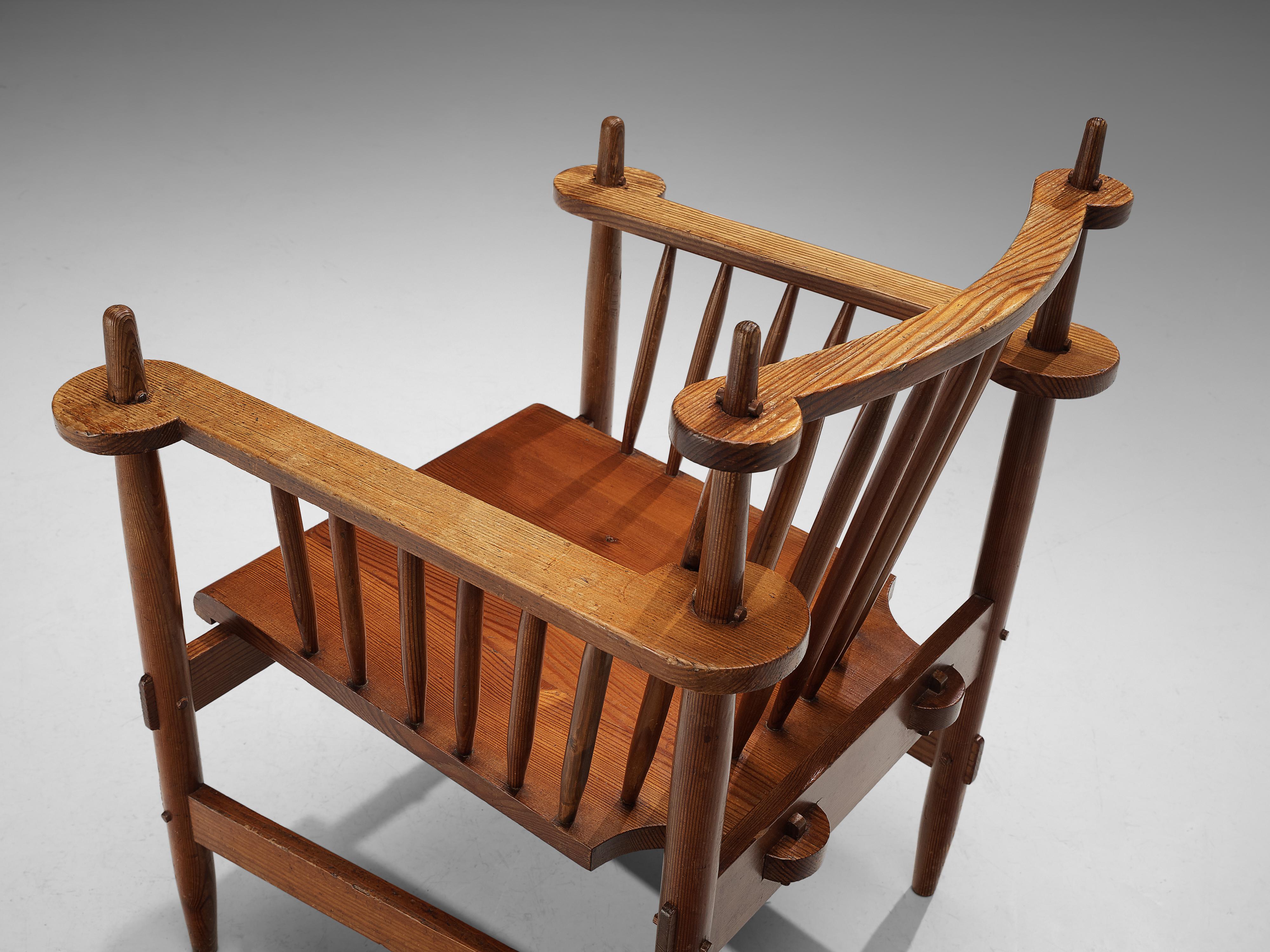 Holländisches Paar rustikaler Sessel aus massivem Kiefernholz (Moderne der Mitte des Jahrhunderts) im Angebot