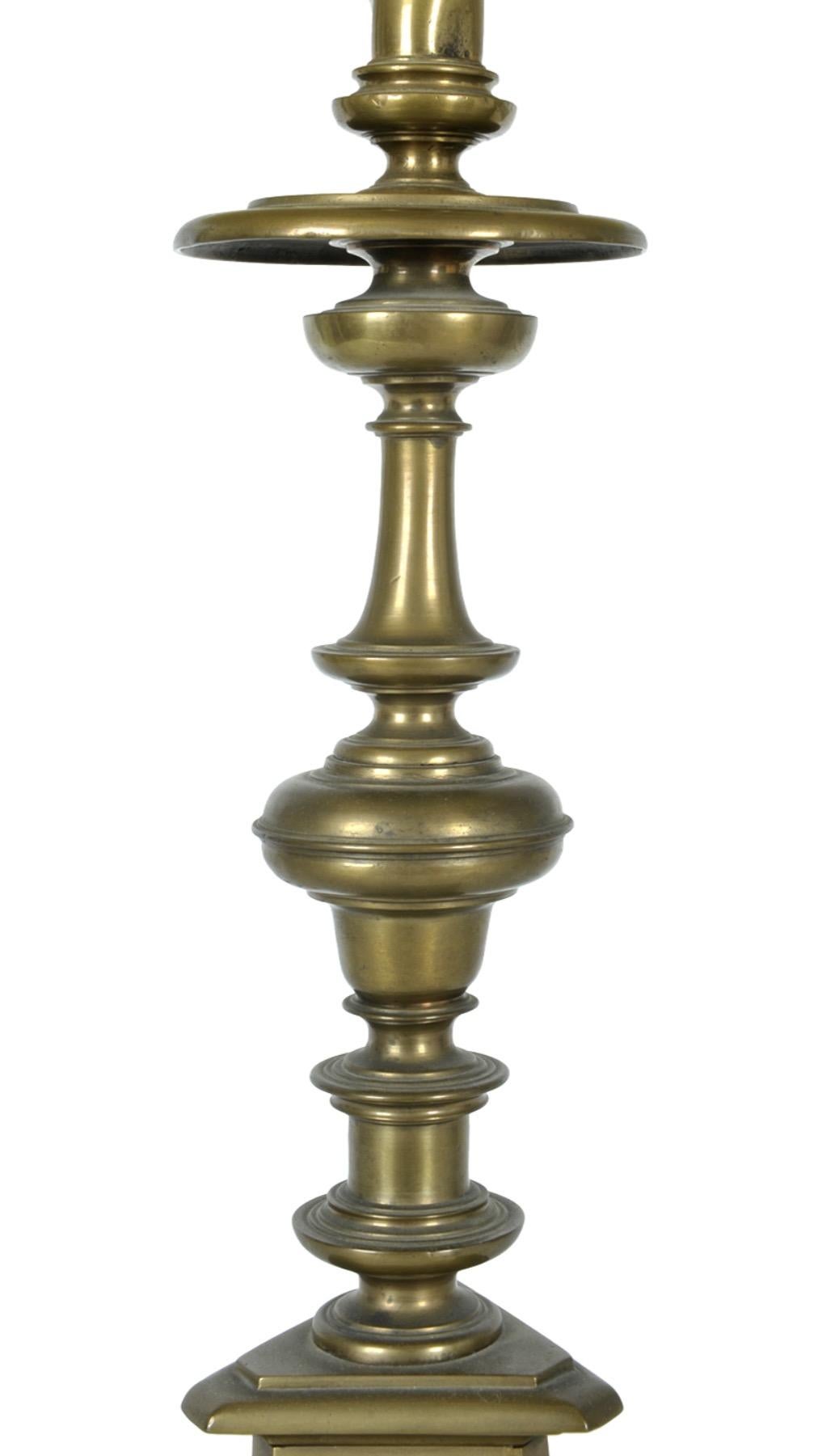 Paire de chandeliers de style néerlandais, 18ème siècle, bronze en vente 1