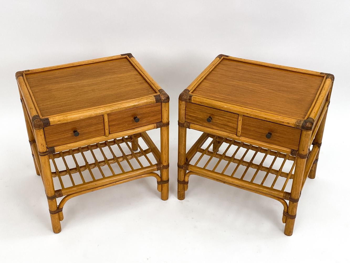 Treten Sie ein in das raffinierte Universum des schwedischen Designs der Jahrhundertmitte mit diesem exquisiten Tischpaar aus Bambus und Rattan, das von der Kultfirma DUX meisterhaft gefertigt wurde. Gefeiert für seine Innovation und