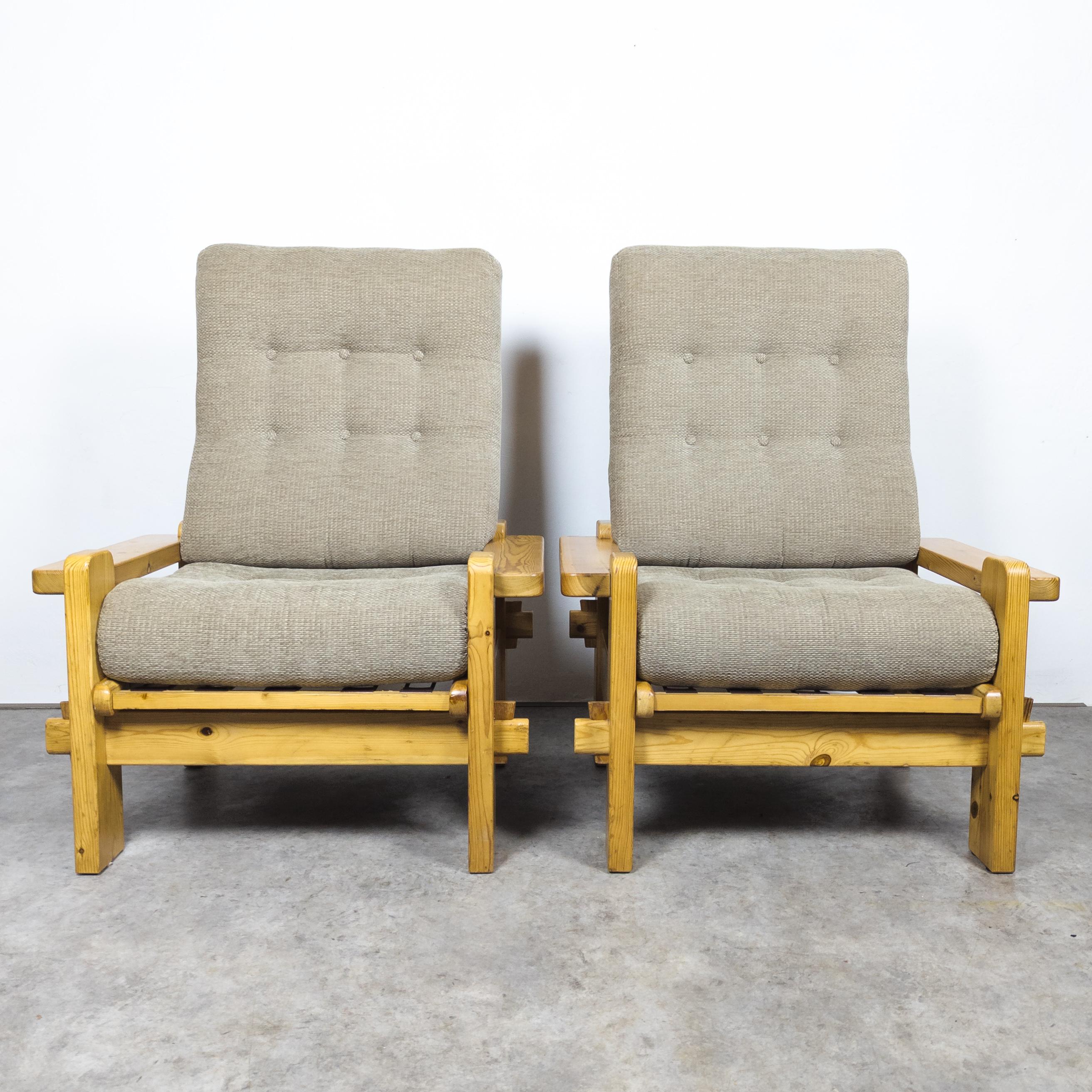Designed by Yngve Ekström for Swedese. Manufactured in Sweden in the 1970s. Solid pine wood frame in very good original condition with delightful patina. Structurally sound. Recently reupholstered with a fabric matching the original. New cushions