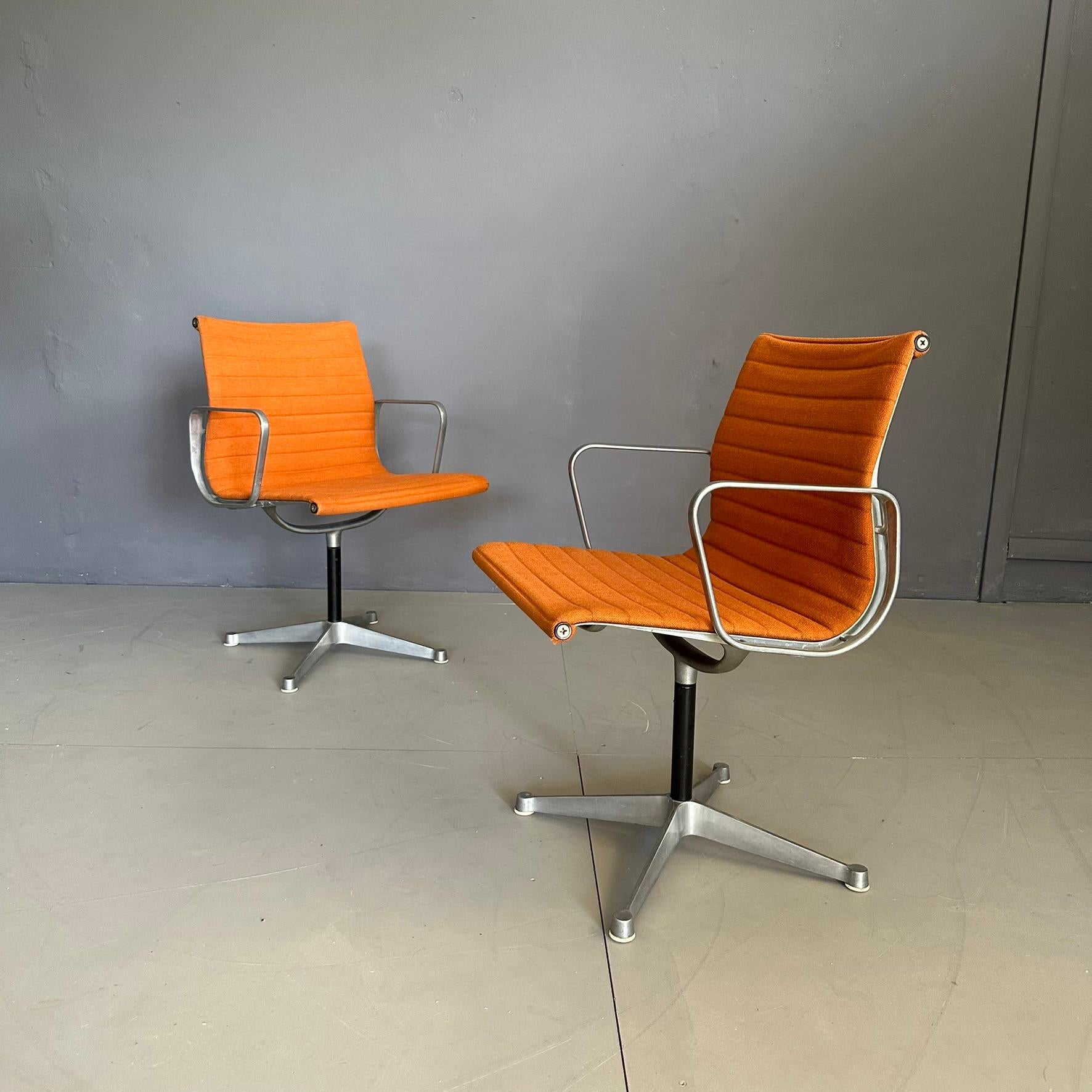 Pair of EA108 armchairs design by Charles Eames for Herman Miller, 1960s, with swivel seat.
Aluminum structure with four legs, central part in black painted aluminium.
Under the seat there is the serial number and the Herman Miller brand