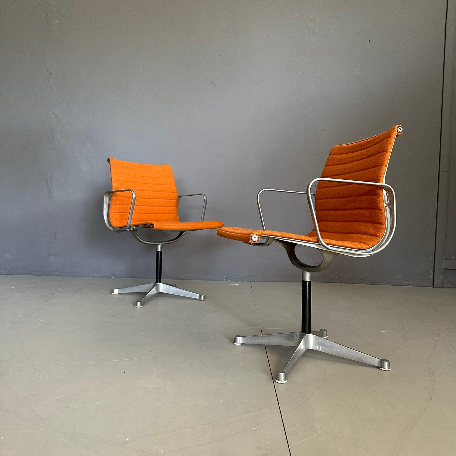 Mid-Century Modern Pair of EA108 armchairs design by Charles Eames for Herman Miller swivel seat For Sale