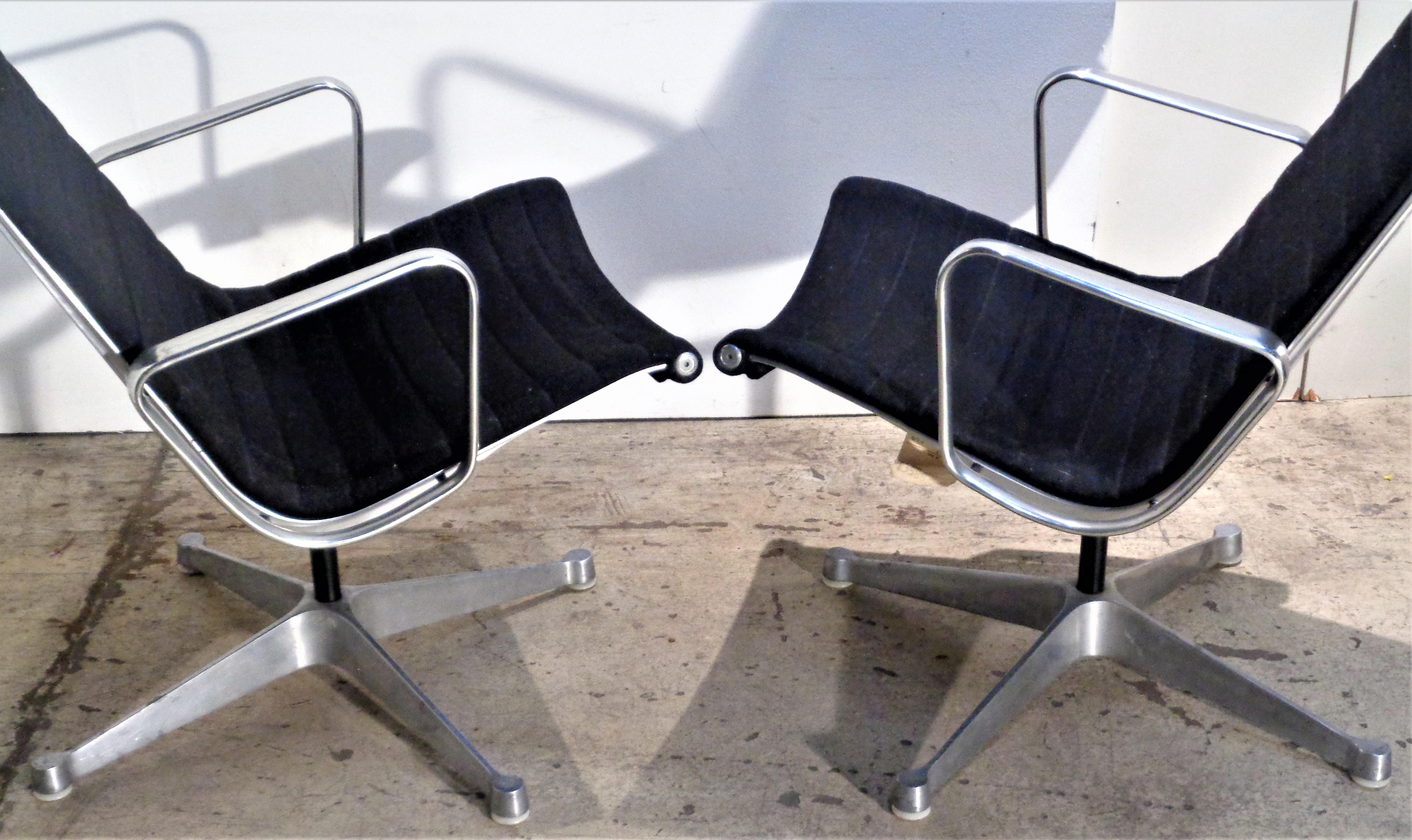 Pair of Eames Aluminum Group Armchairs for Herman Miller, circa 1960-1970 In Good Condition In Rochester, NY