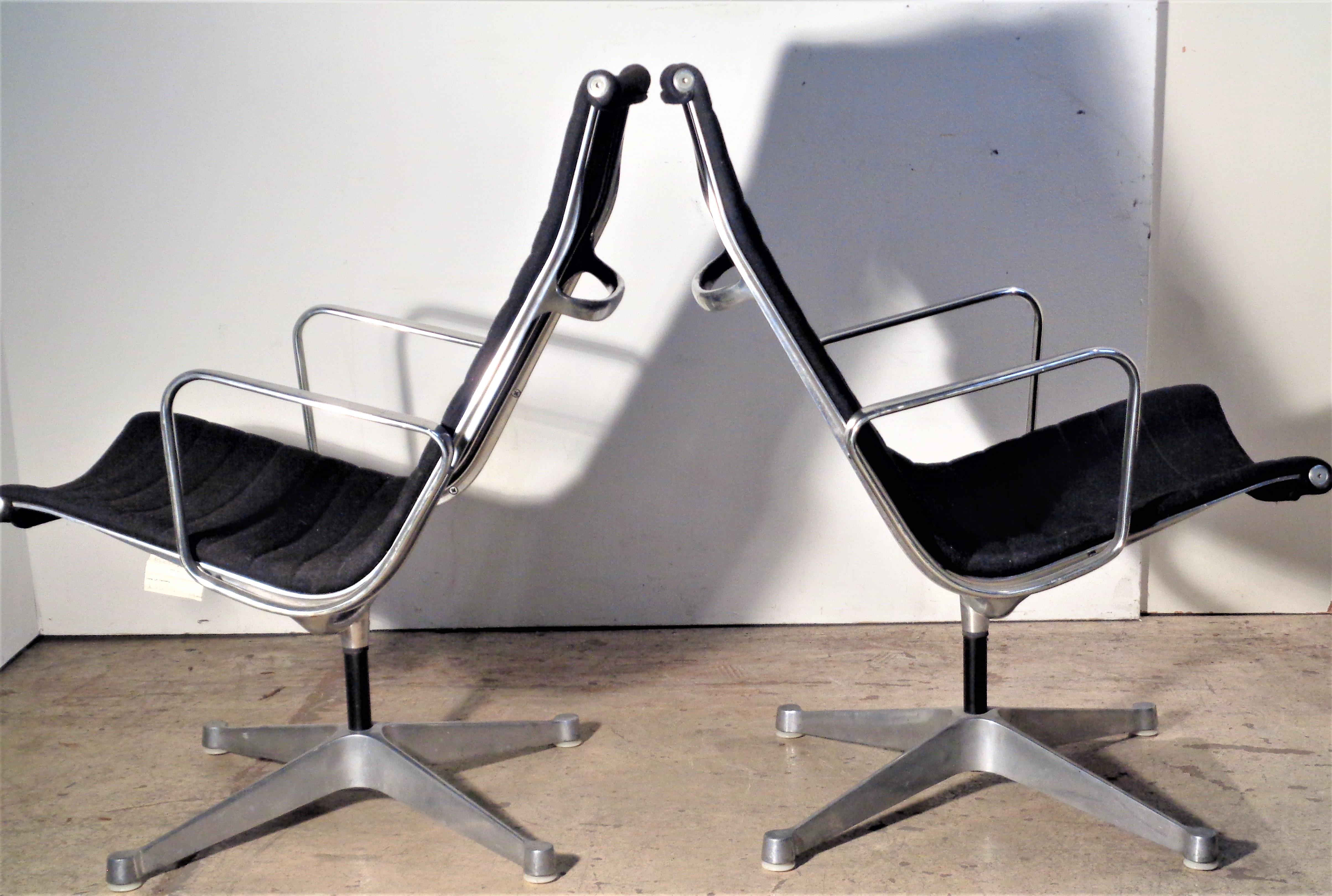 20th Century Pair of Eames Aluminum Group Armchairs for Herman Miller, circa 1960-1970