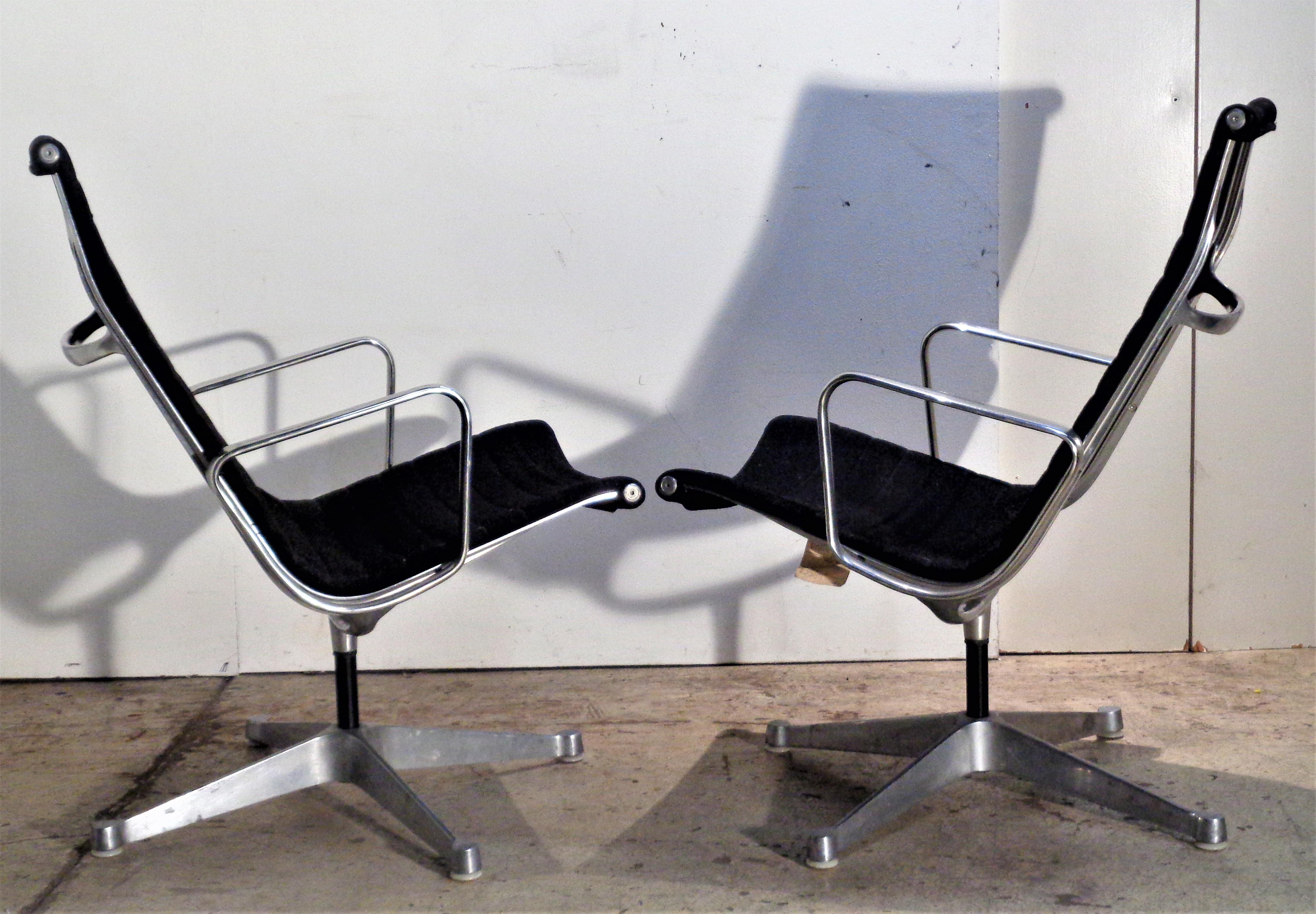 Metal Pair of Eames Aluminum Group Armchairs for Herman Miller, circa 1960-1970