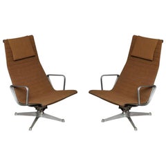 Paire de chaises de groupe Eames en aluminium