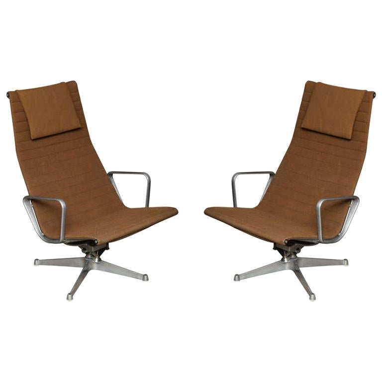 Pair of Eames Aluminum Group Chairs For Sale at 1stDibs