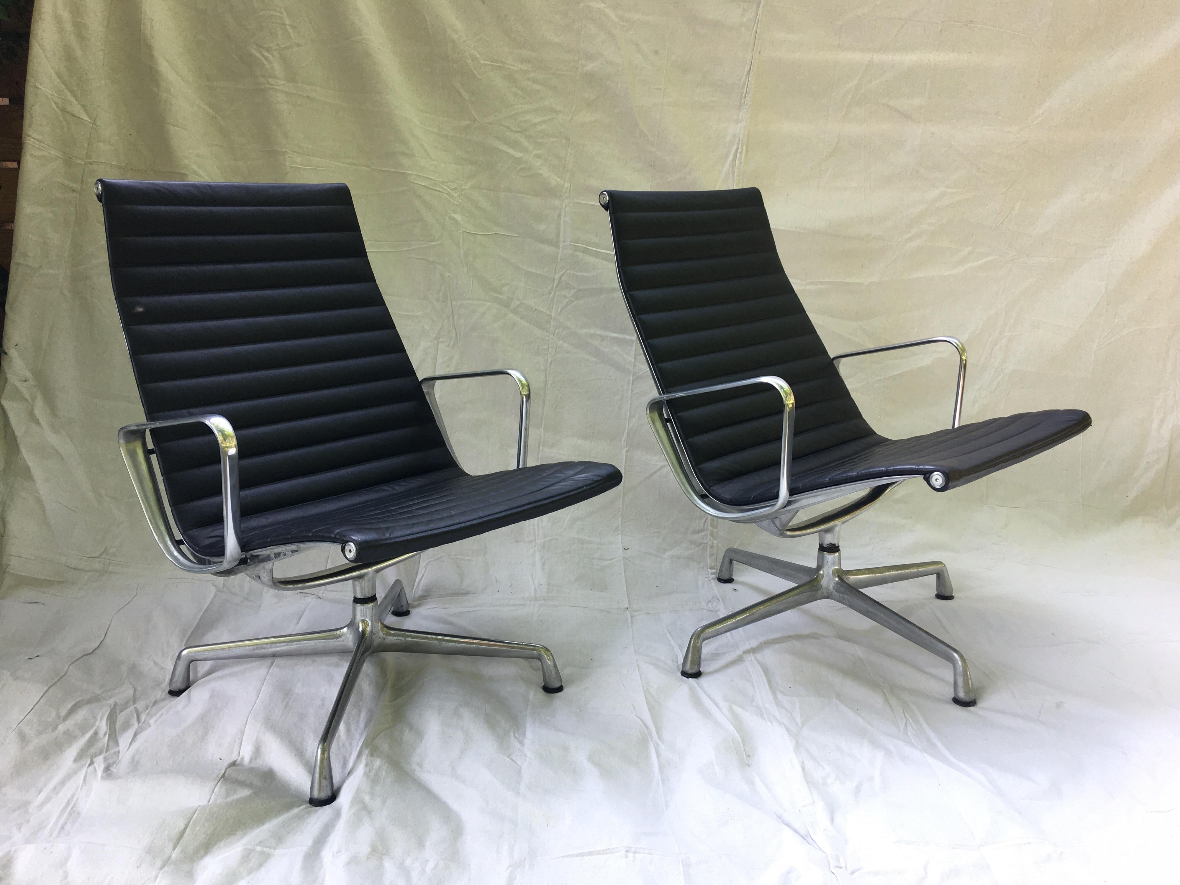 Mid-Century Modern Pair of Eames Aluminum Group Leather Lounge Chairs