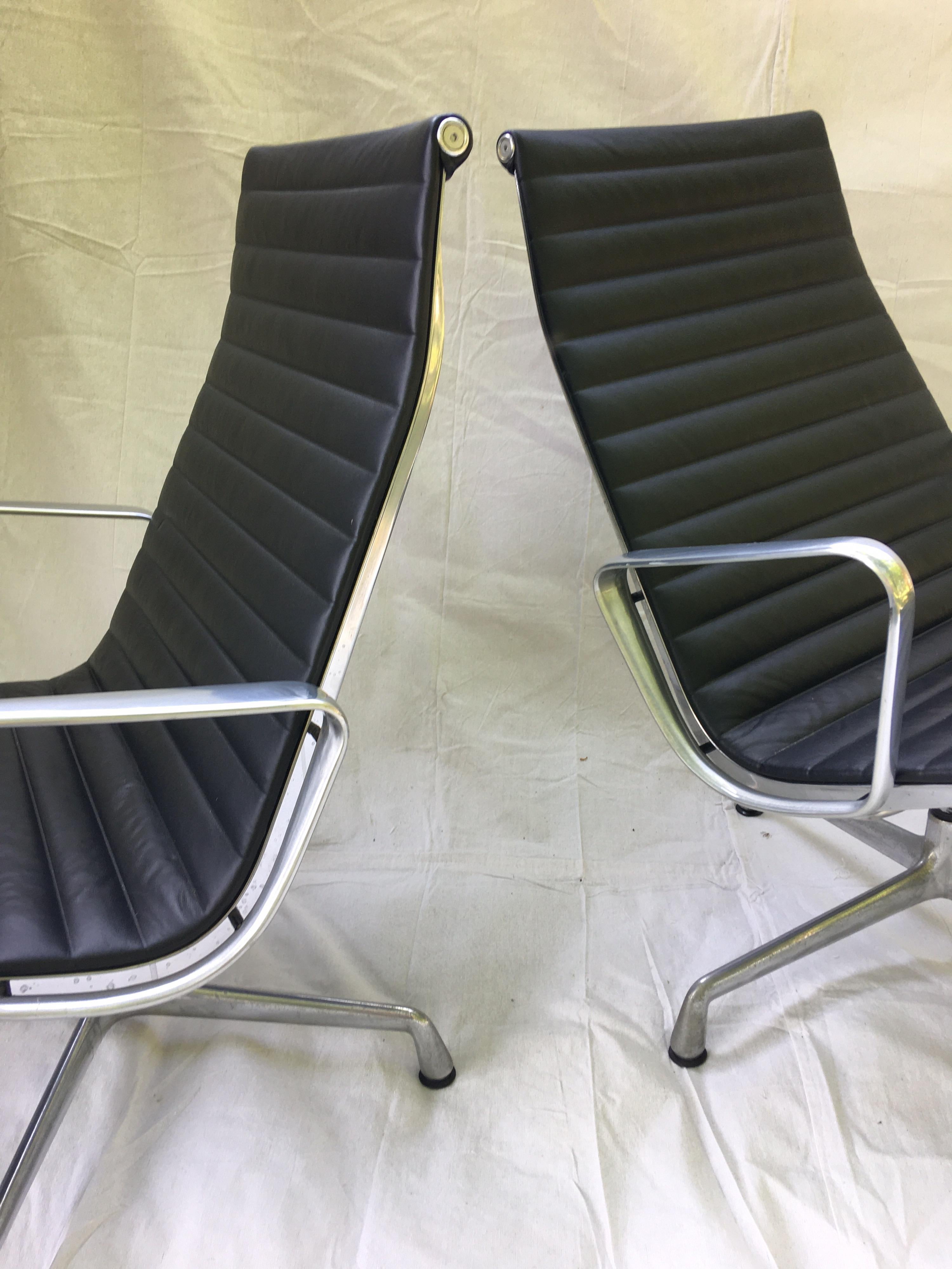Pair of Eames Aluminum Group Leather Lounge Chairs In Good Condition In Philadelphia, PA
