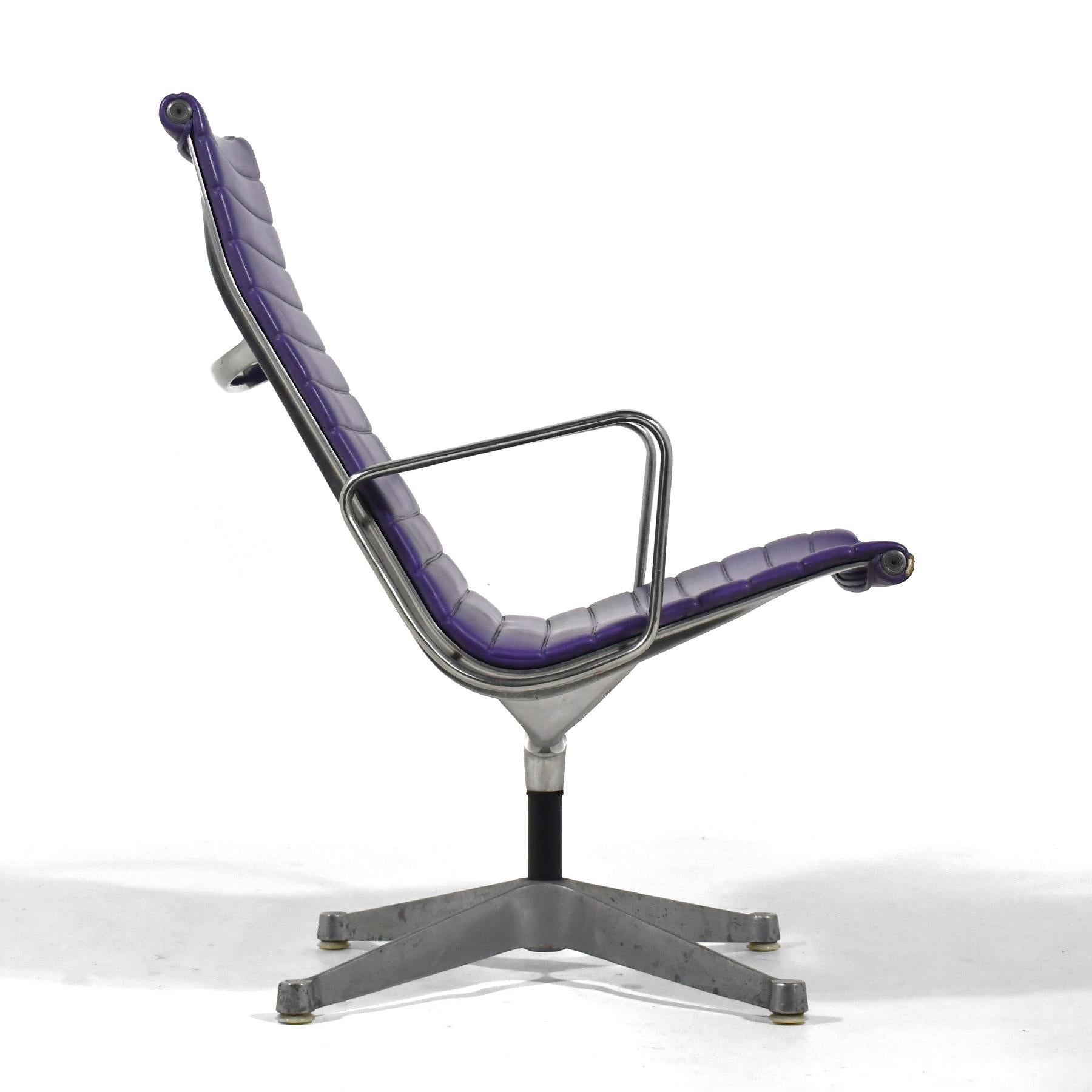 Pair of Eames Aluminum Group Lounge Chairs by Herman Miller Purple For Sale 4