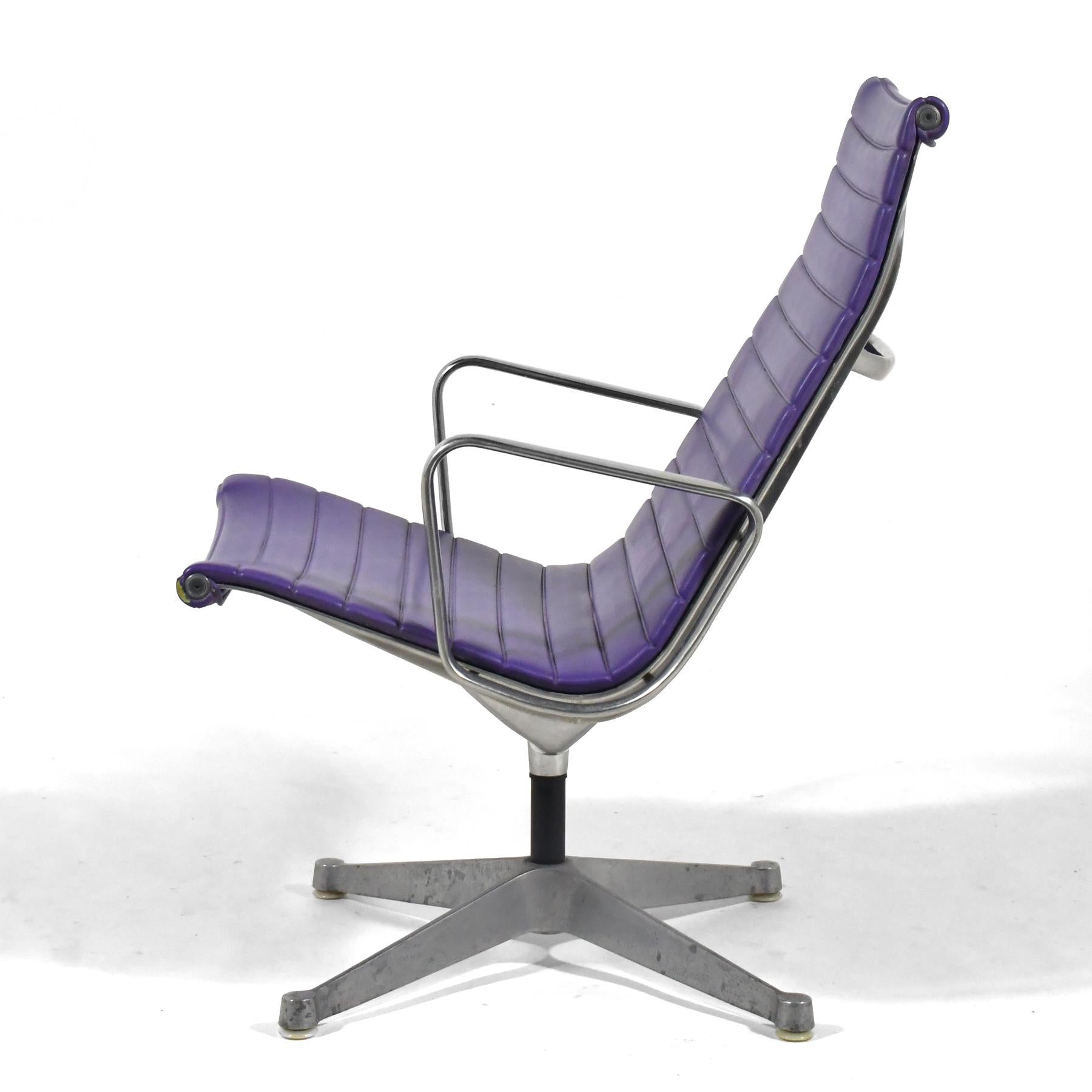 Pair of Eames Aluminum Group Lounge Chairs by Herman Miller Purple For Sale 1