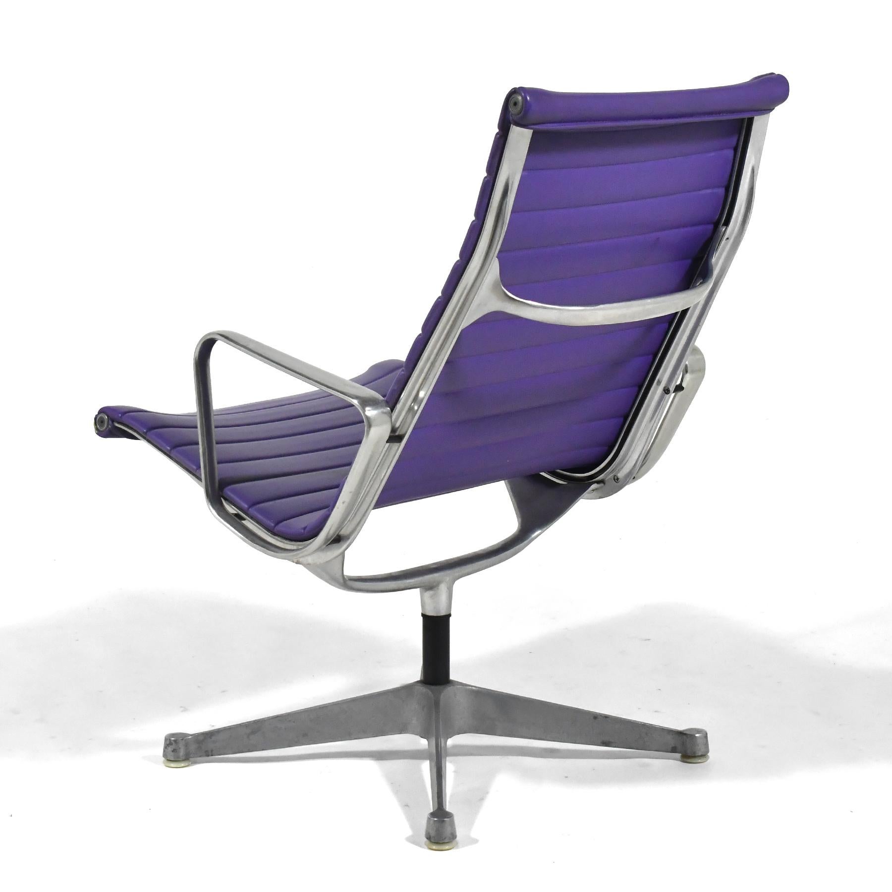 Pair of Eames Aluminum Group Lounge Chairs by Herman Miller Purple For Sale 2