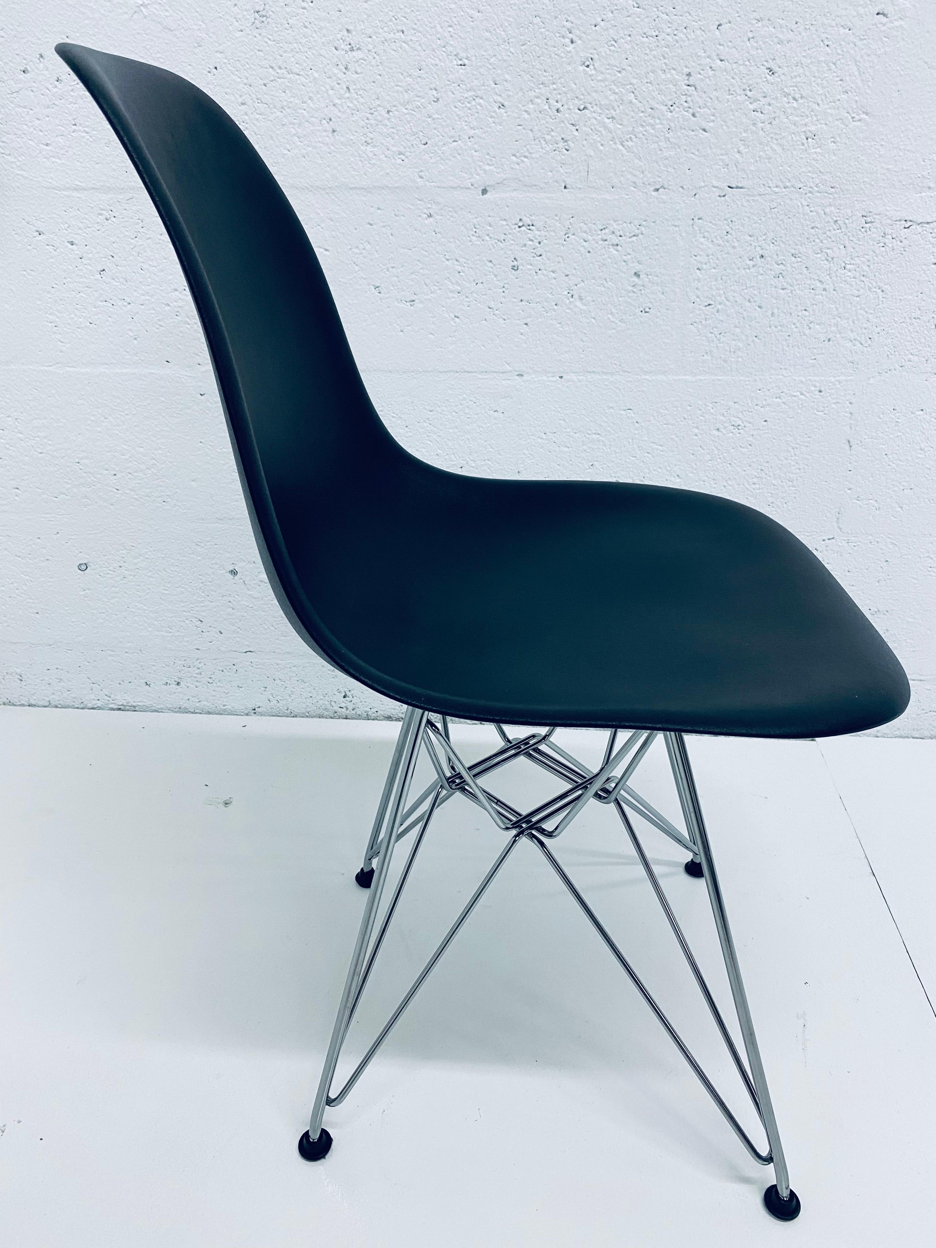 Pair of Eames Black Molded Plastic Side Chair for Herman Miller In Good Condition In Miami, FL