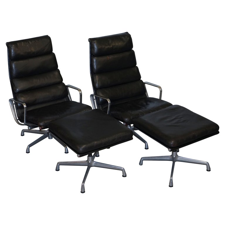 Pair of Eames EA 222 Herman Miller Leather Recliner Lounge Armchairs