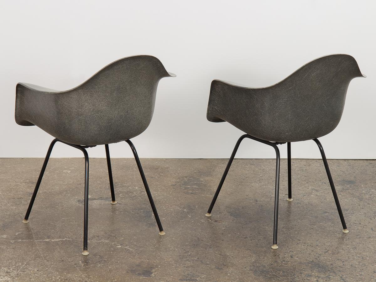 Américain Paire de fauteuils Eames en peau d'éléphant en vente