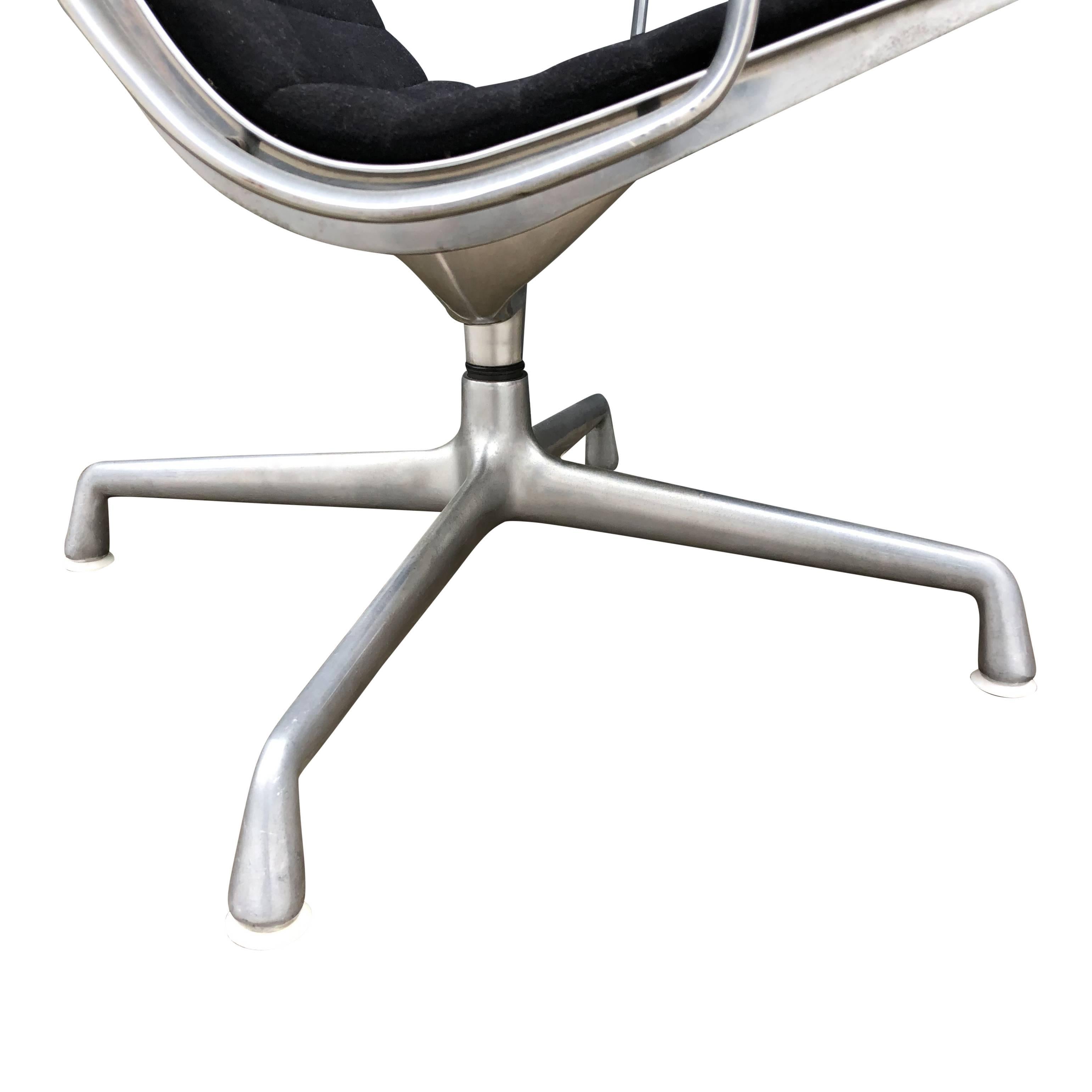Pair of Eames for Herman Miller Aluminium Group Lounge Chairs 2