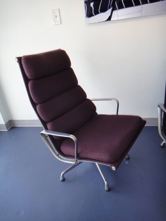 Pair of Eames for Herman Miller Swivel Armchairs Original Purple Fabric In Fair Condition In Miami, FL