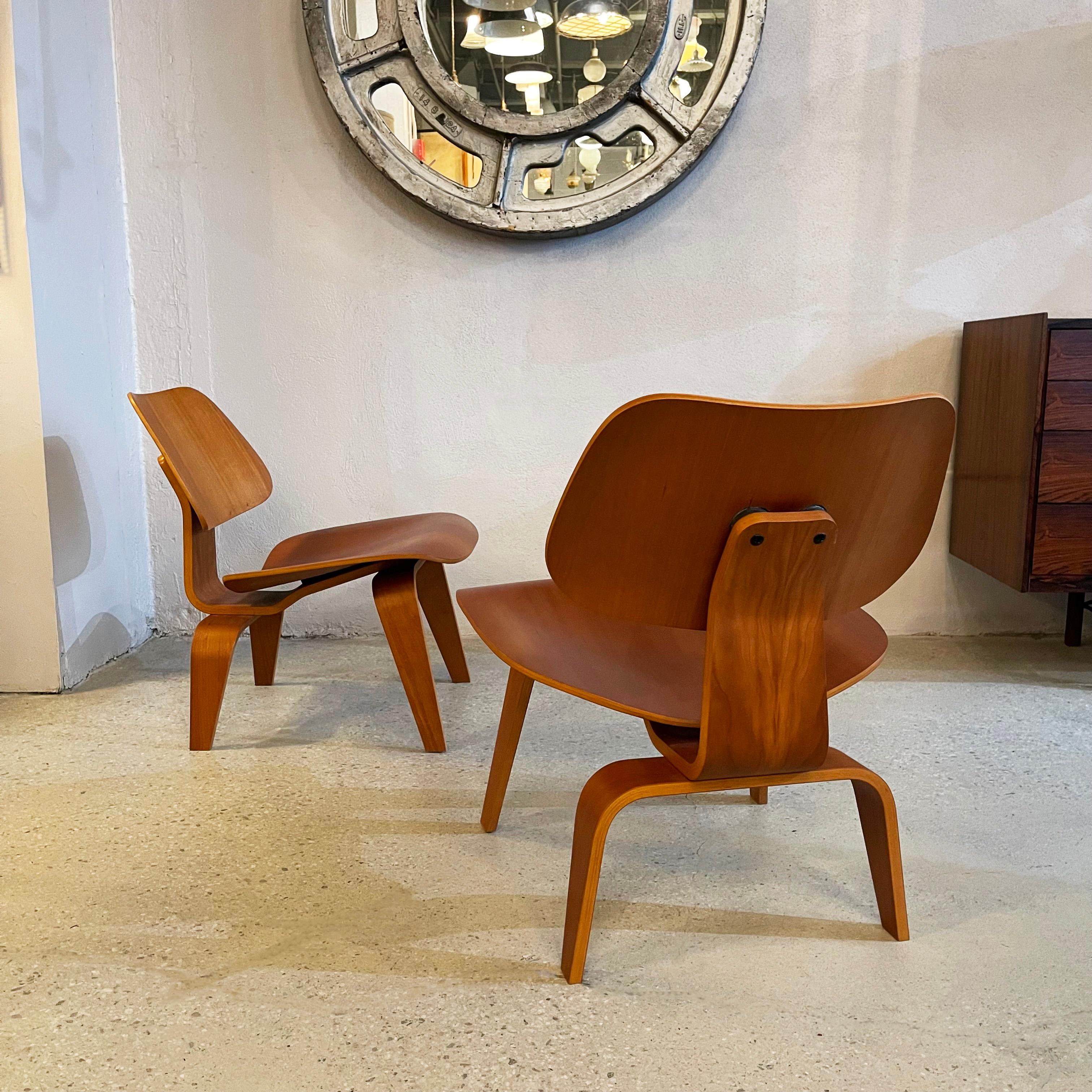 American Pair of Eames For Herman Miller LCW Lounge Chairs For Sale