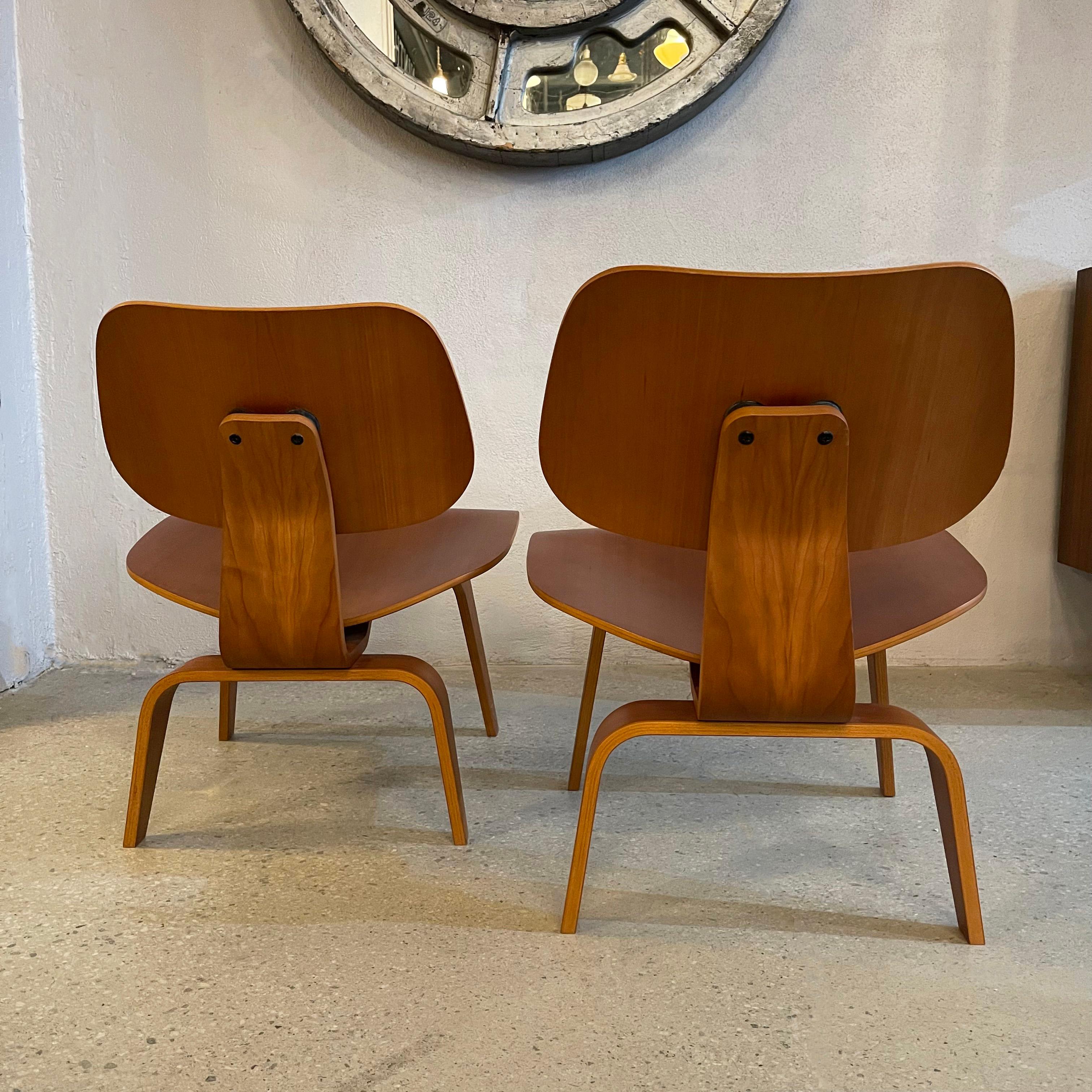 Bentwood Pair of Eames For Herman Miller LCW Lounge Chairs For Sale