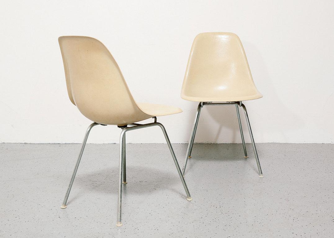 Beautiful well kept set of Eames shell chairs.

Molded fiberglass shells in parchment color on original H-bases.

By Herman Miller.