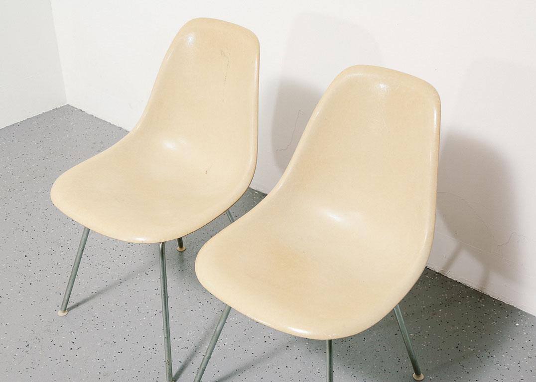 Mid-20th Century Pair of Eames for Herman Miller Side Chairs