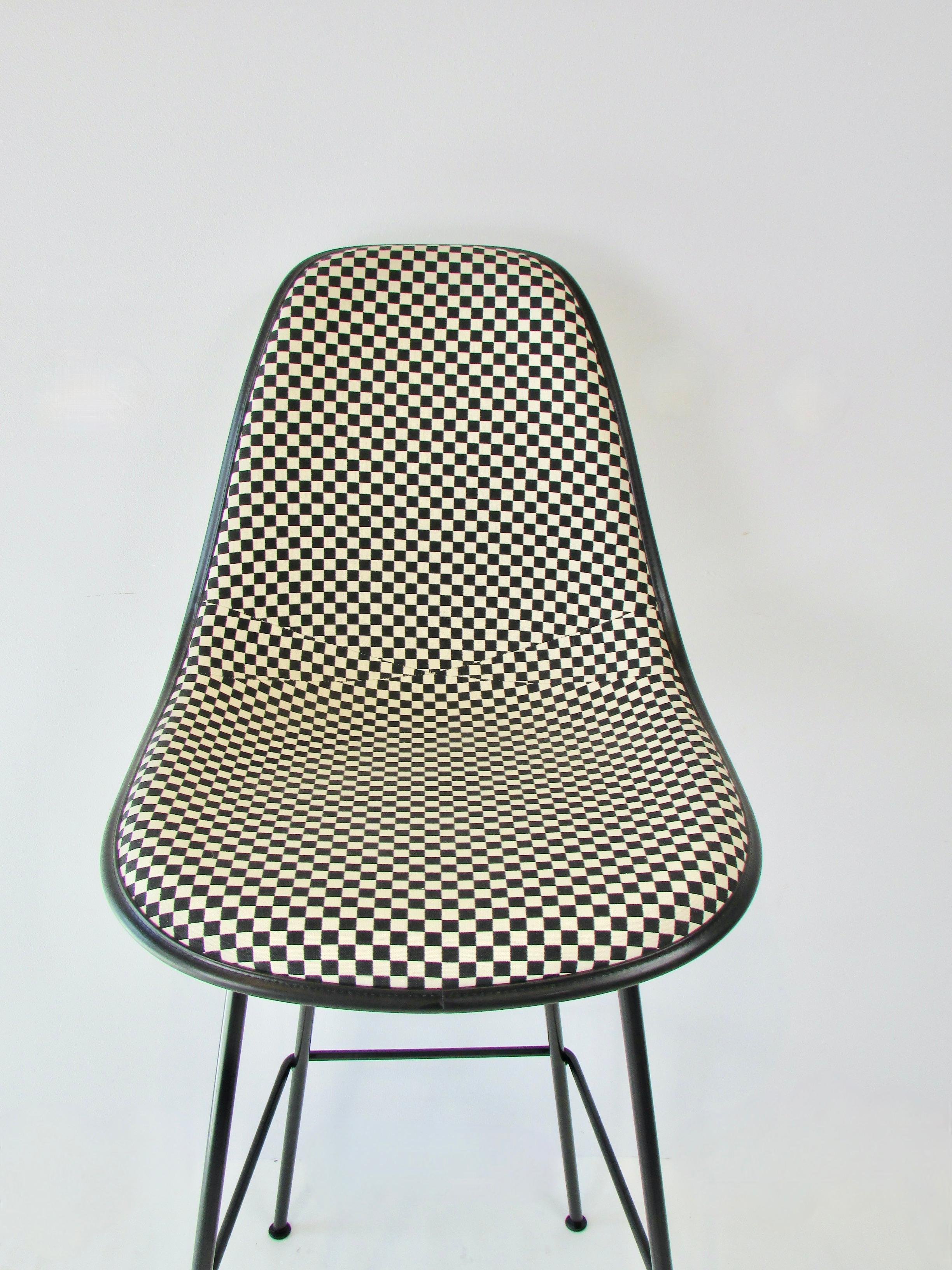 Mid-Century Modern Pair of Eames Herman Miller Bar Stools in Alexander Girard Black White Check For Sale