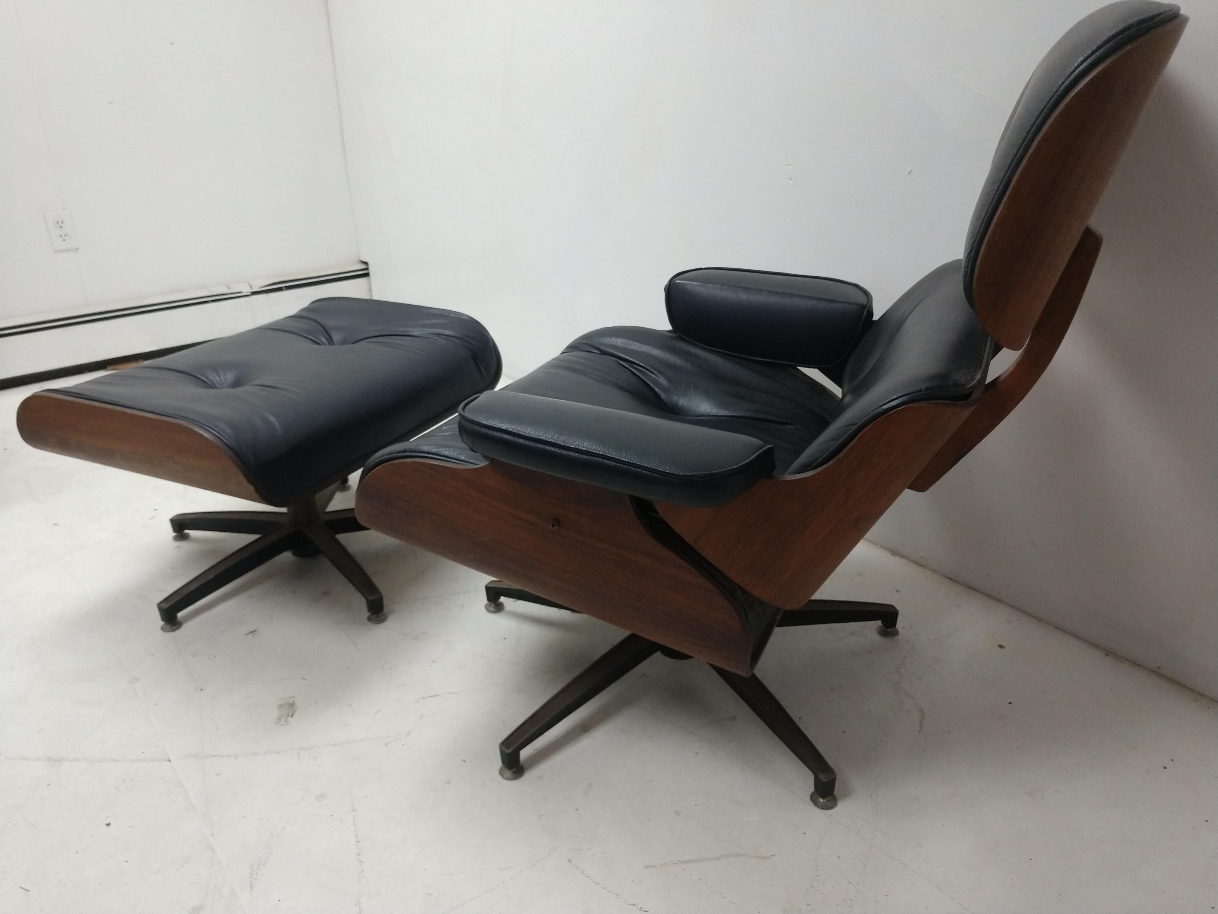 Naugahyde Pair of Mid Century Modern Walnut Lounge Chairs & Ottoman Selig