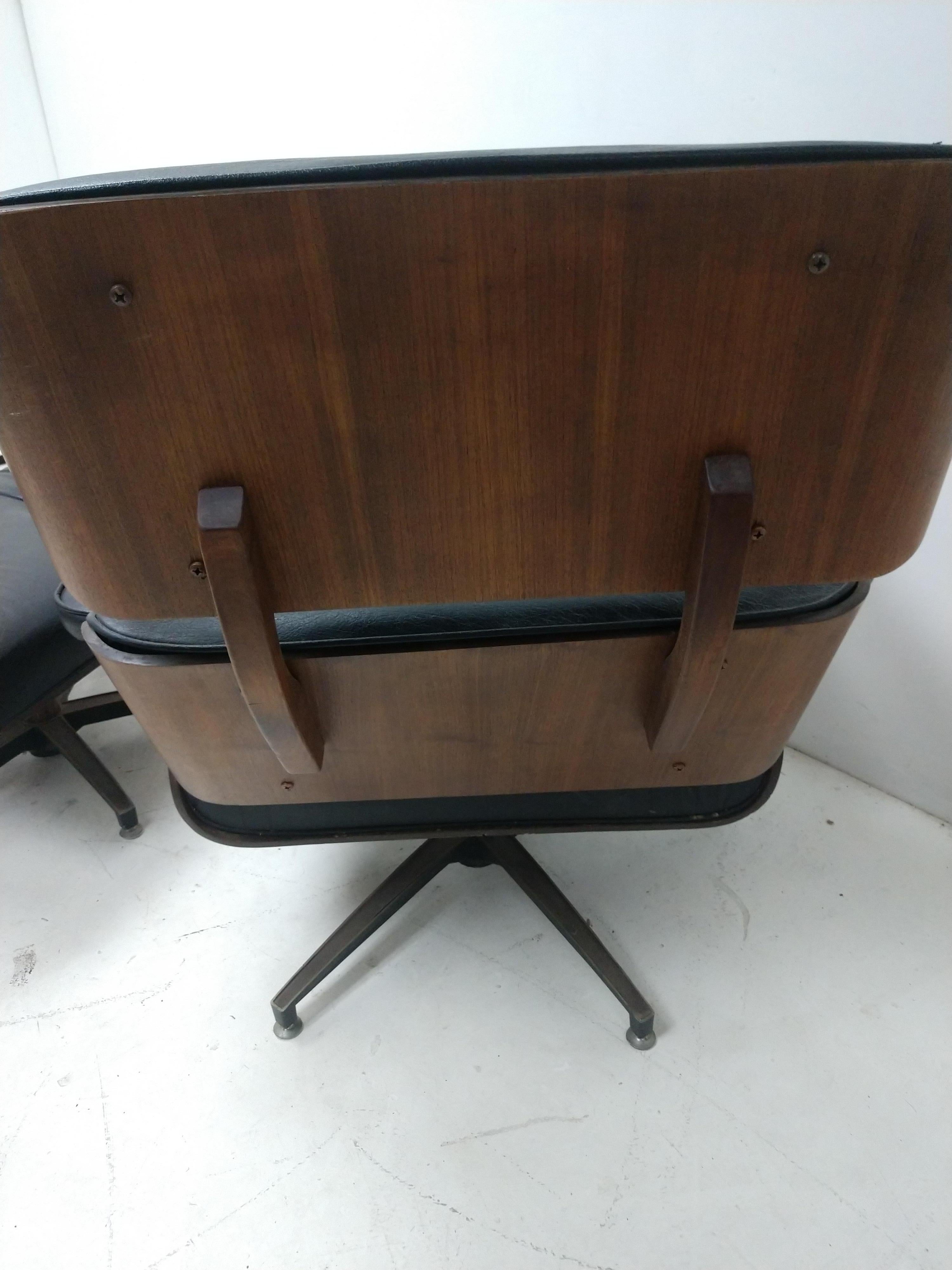 Mid-20th Century Pair of Mid Century Modern Walnut Lounge Chairs & Ottoman Selig