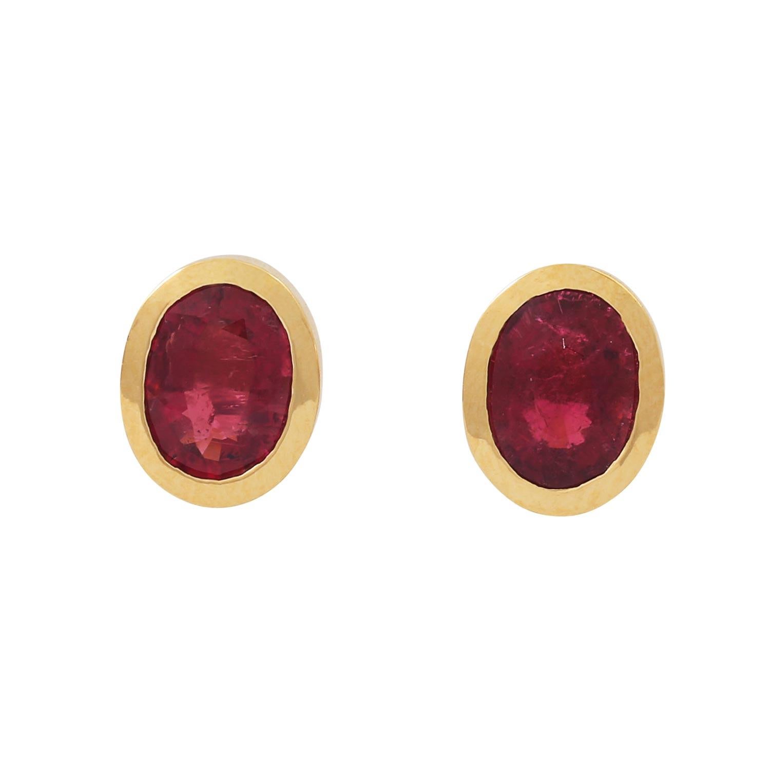 What is a stud set? Questions & Answers 1stDibs