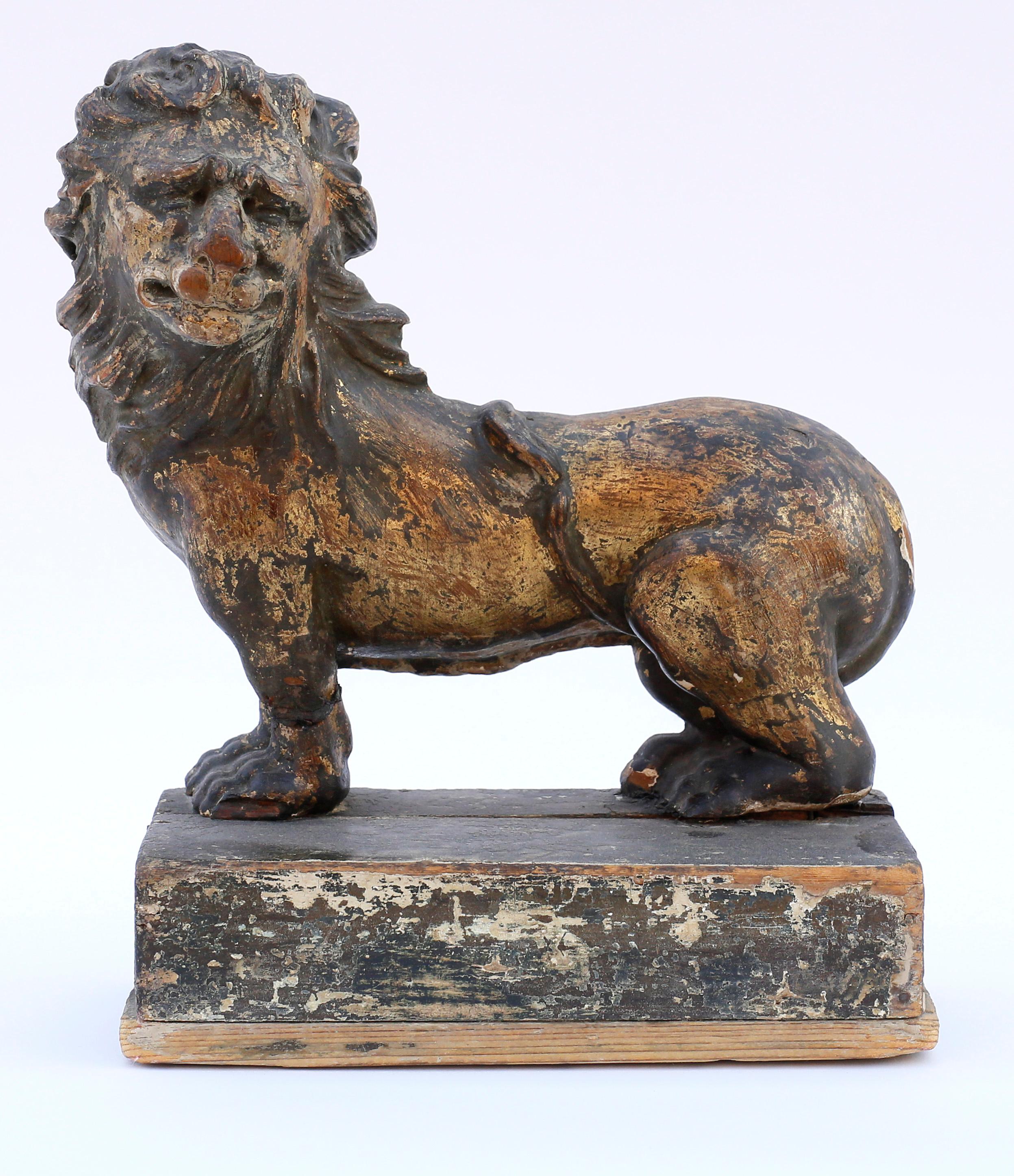 George I Pair of Early 18th Century English Giltwood Lions For Sale
